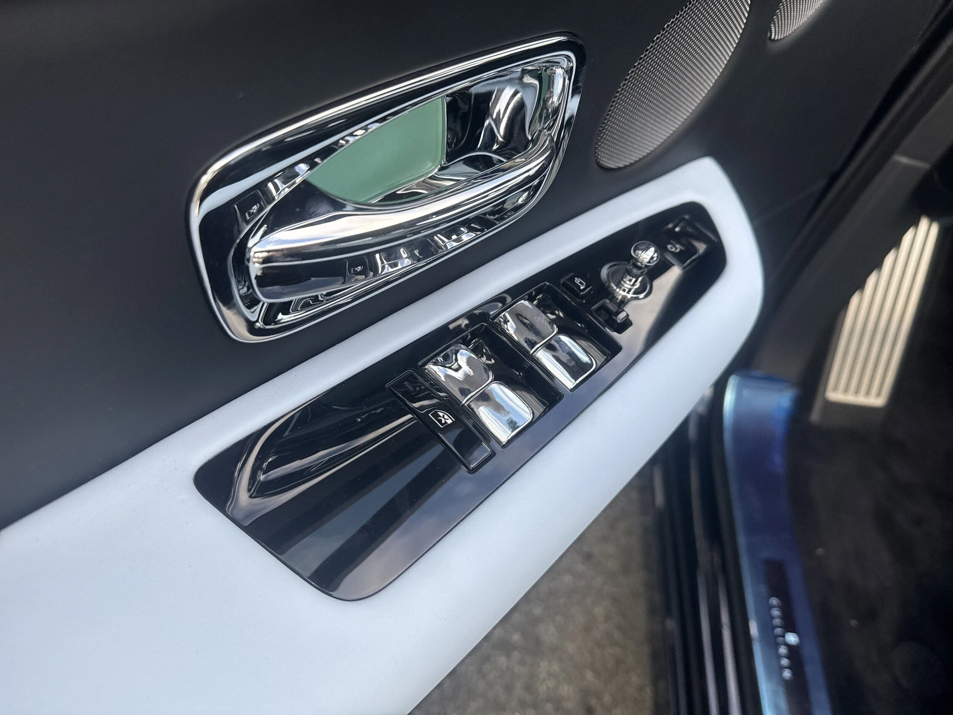 mph011_1125667087_faa0948345f966f6069a8a794e0b4e32x_7b1a16f94a