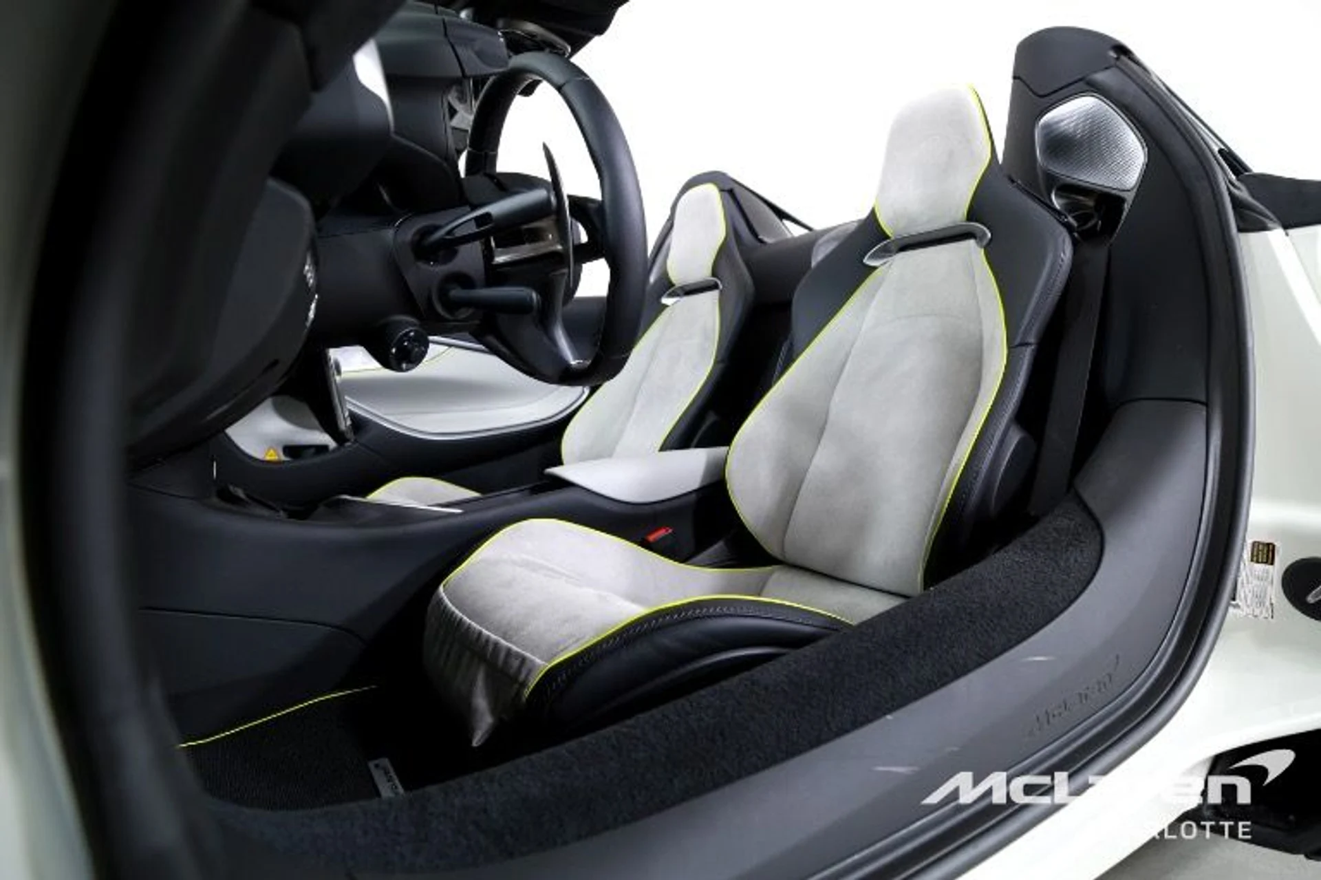 mph011_1130783592_Used_2025_Mc_Laren_Artura_Spider_6737c21f82