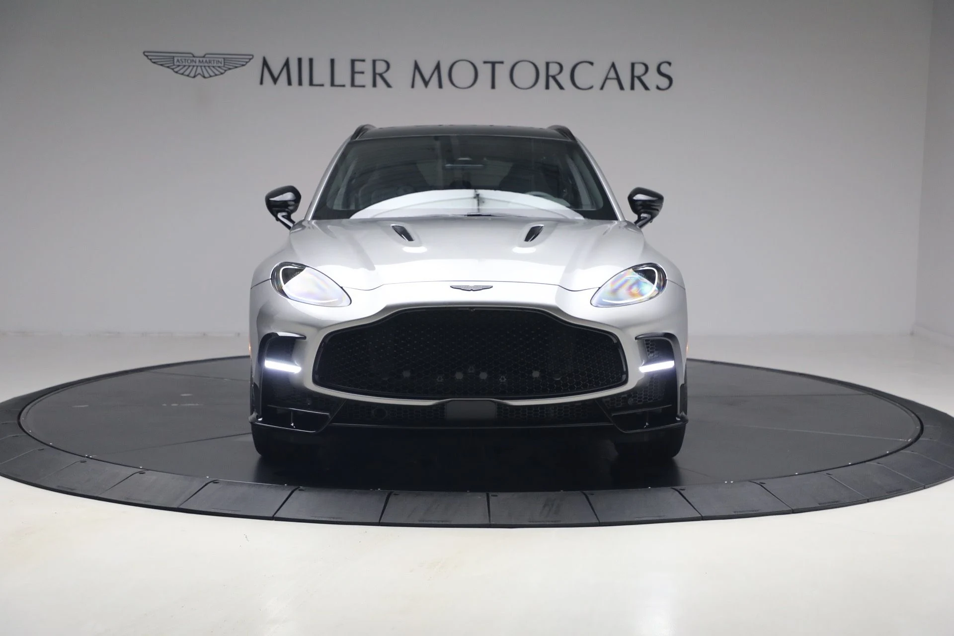 mph011_1130998918_New_2026_Aston_Martin_DBX_S_1779192386_ddbcc53a20