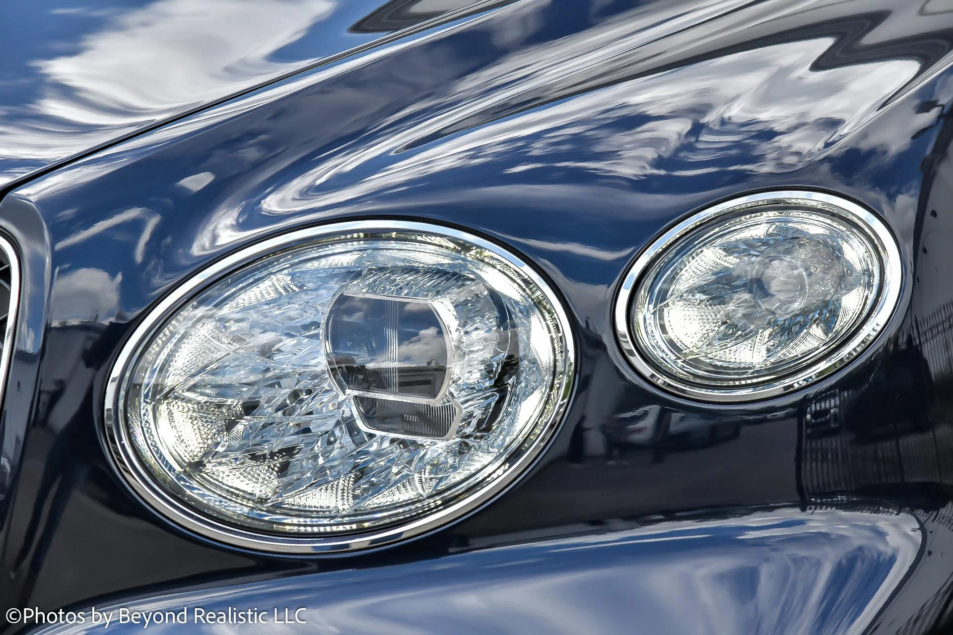 mph011_1135877553_Used_2024_Bentley_Bentayga_Azure_1760342138_f073048242