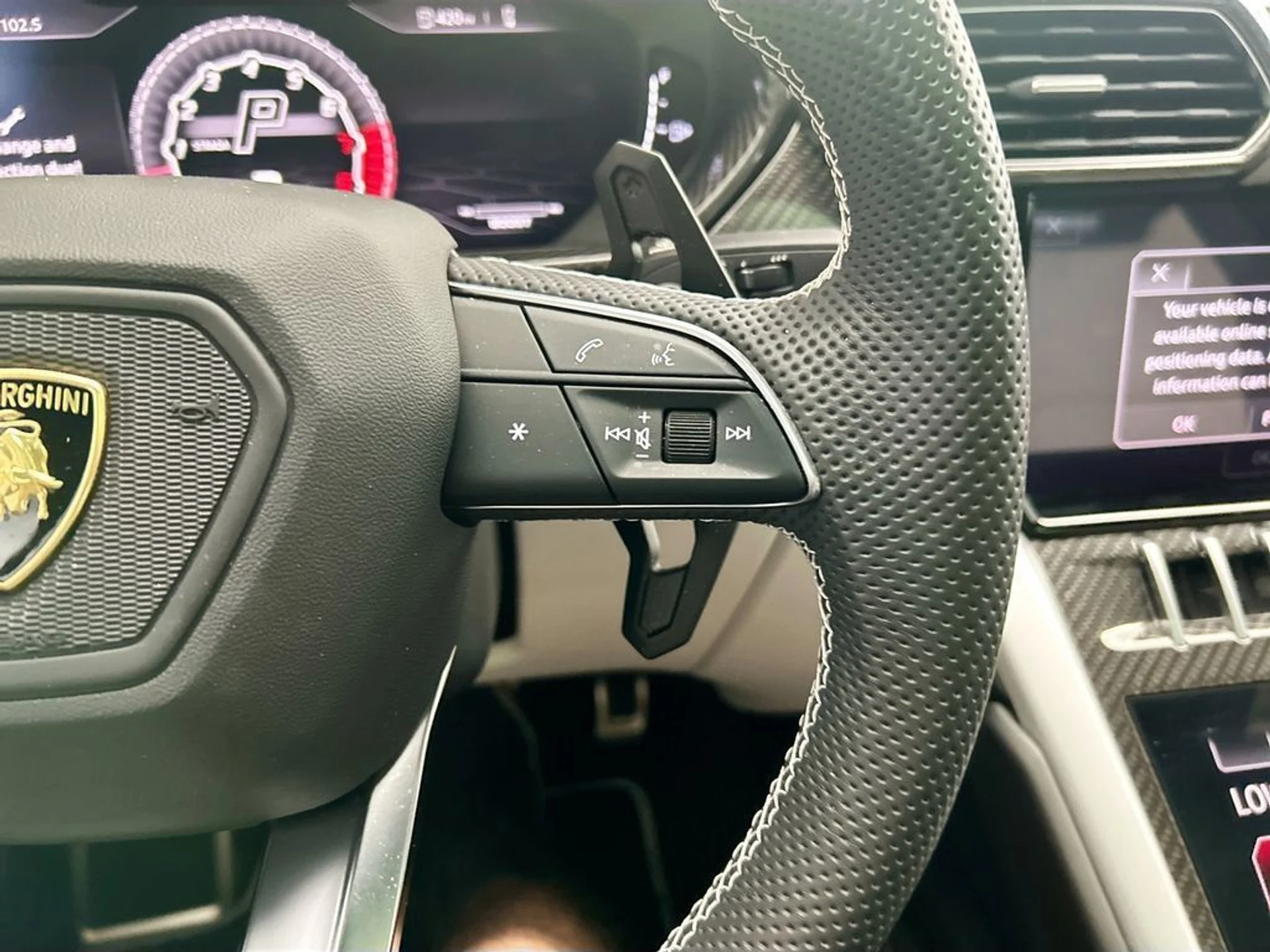 mph011_1136325630_used_2020_lamborghini_urus_awd_8119_23020577_12_1024_92f43d6784