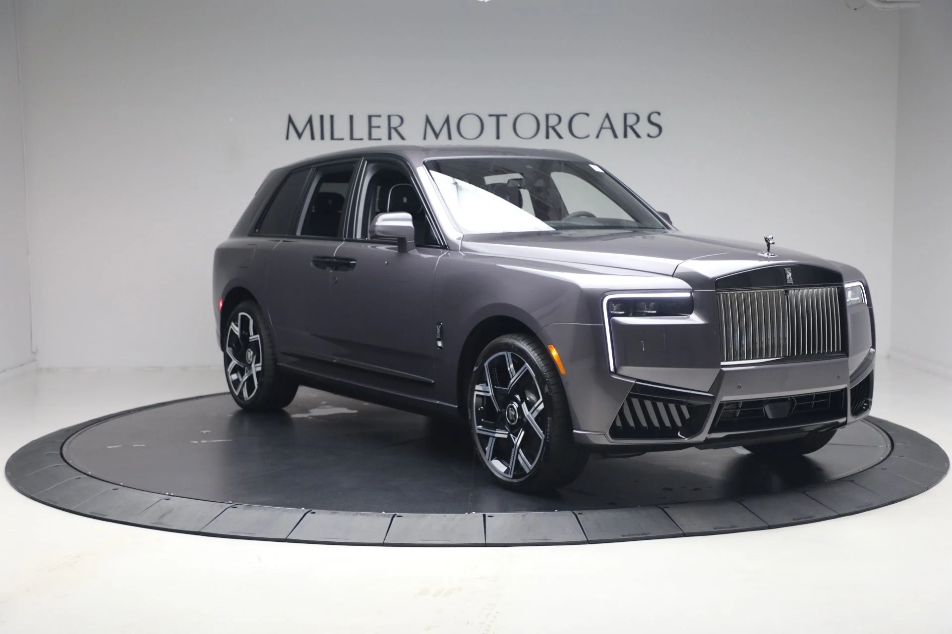 mph011_1136671096_New_2027_Rolls_Royce_Black_Badge_Cullinan_9f9a787c4f