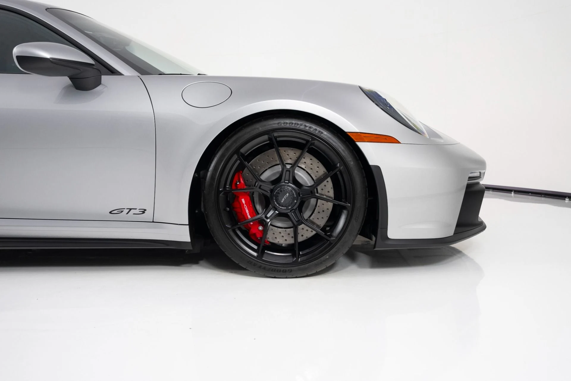 mph011_1142717928_Used_2022_Porsche_911_GT_3_1756855535_9704f39f58