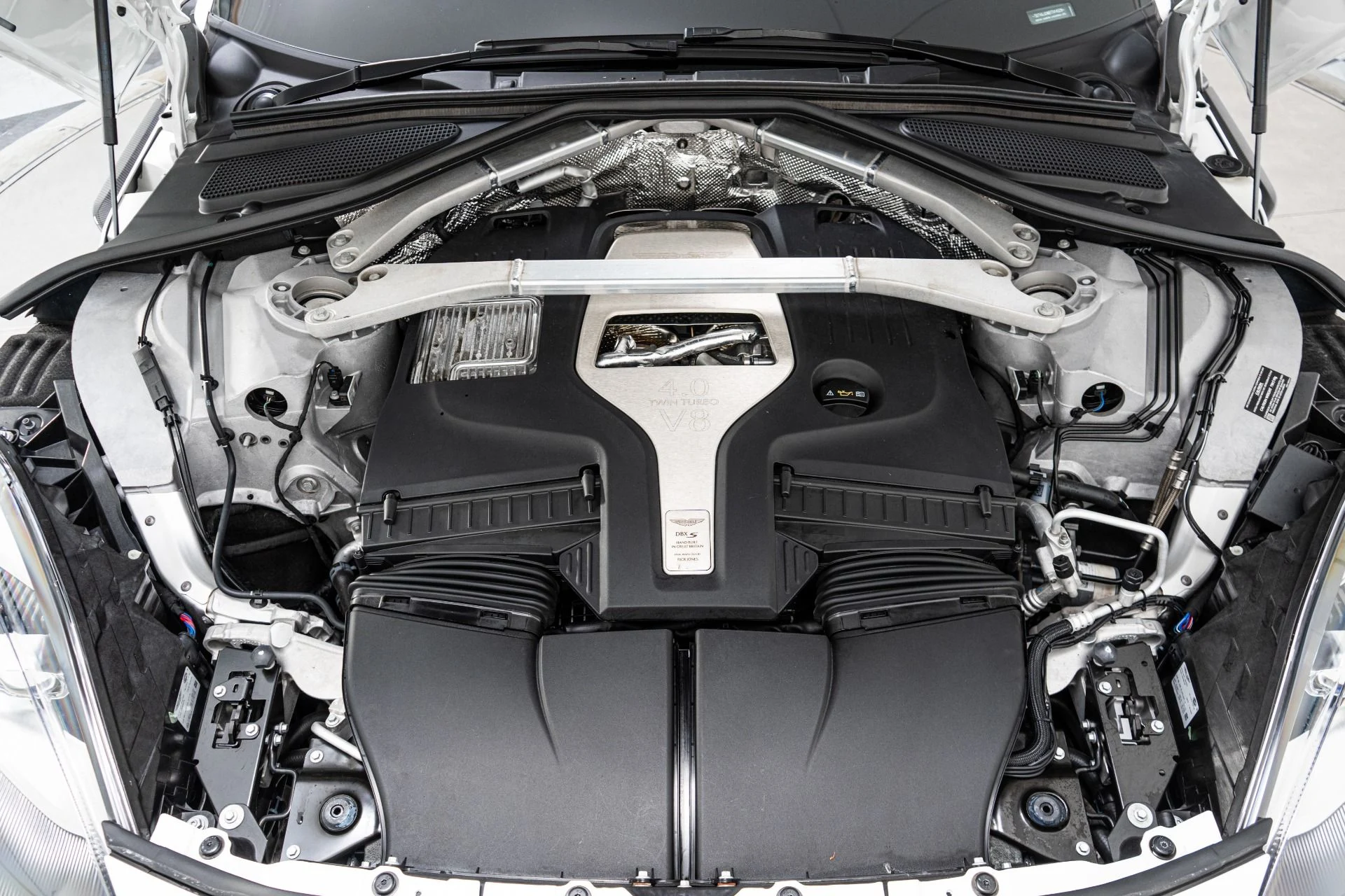 mph011_1149815142_Used_2026_Aston_Martin_DBX_S_1792083378_ced58ffb60