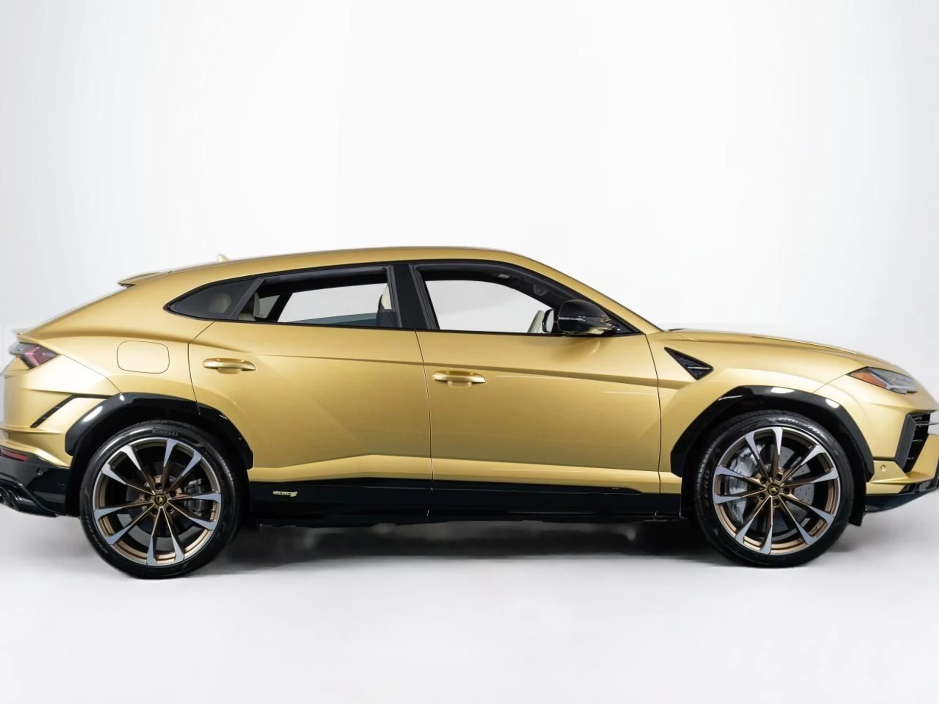 mph011_1151024773_Used_2023_Lamborghini_Urus_S_1785169230_7d0baf1936