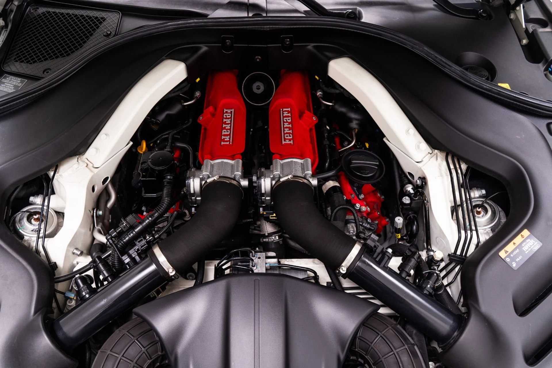 mph011_1152020690_Used_2020_Ferrari_Portofino_1759327354_2bbc79dc88