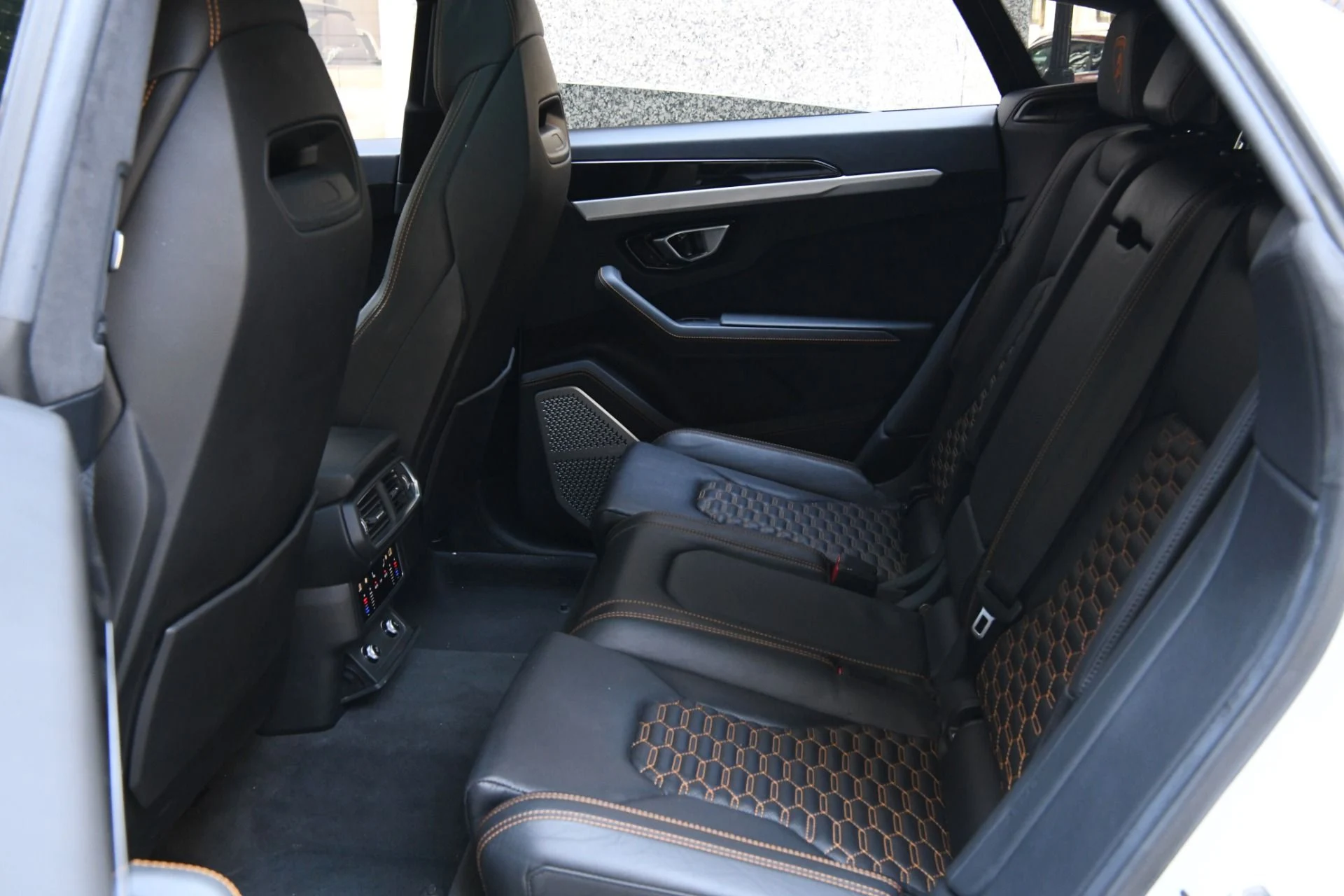 mph011_1152955018_Used_2021_Lamborghini_Urus_1752869049_9cbf842812