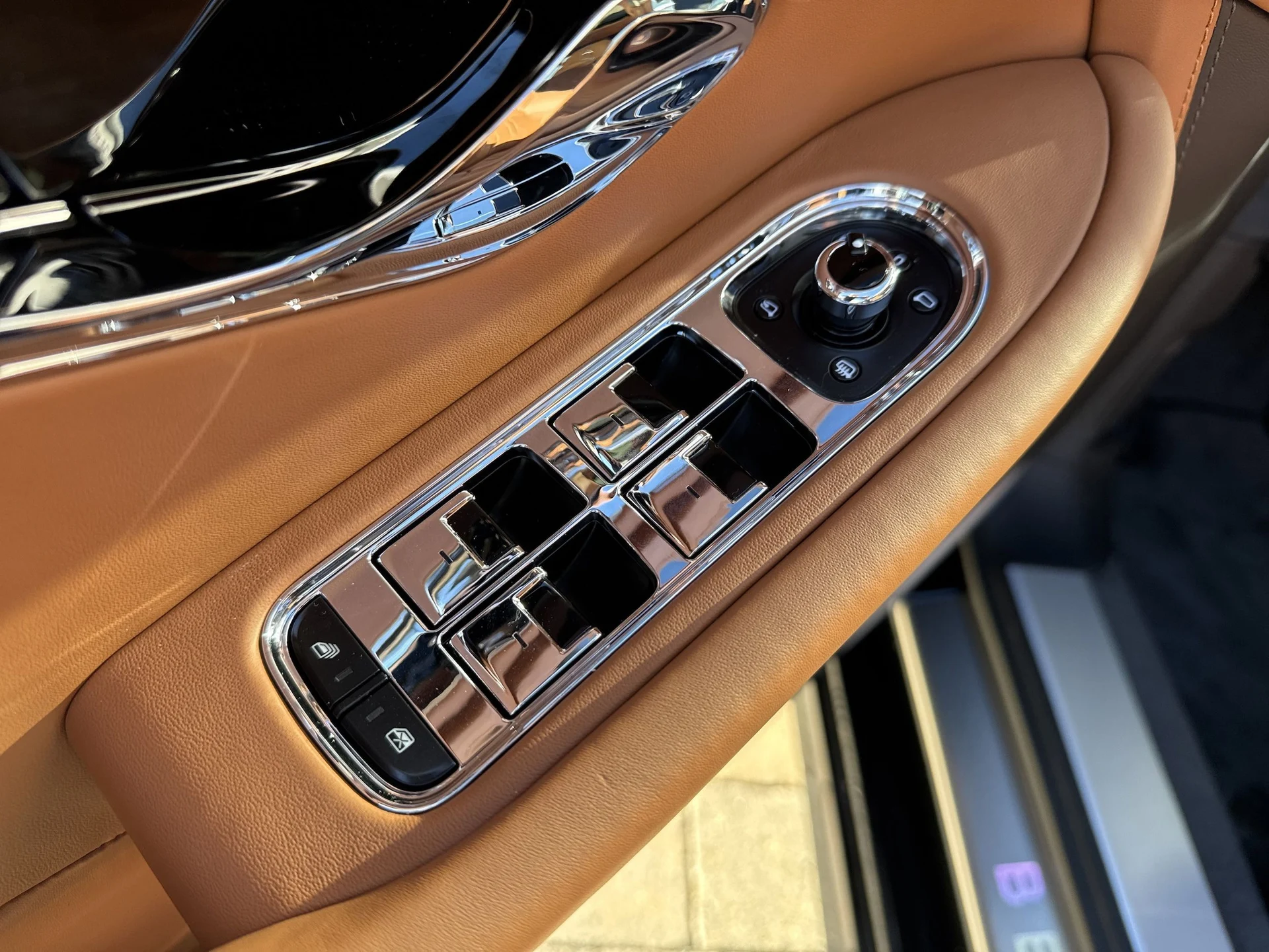 mph011_1153266683_d5172f29245698480733bcd7bc0e4045x_030243e30f