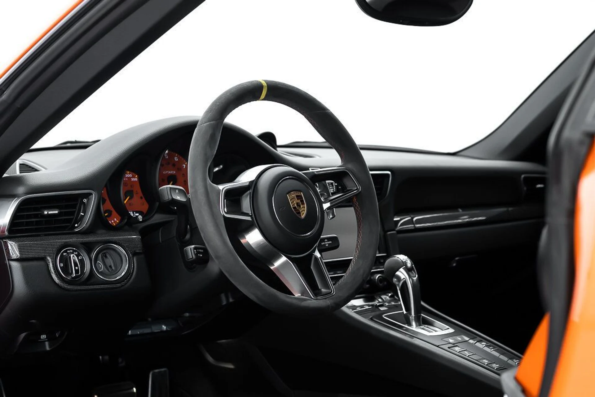 mph011_1155324920_porsche_911_2016_jpg_v_1754355020_ee97f554fc