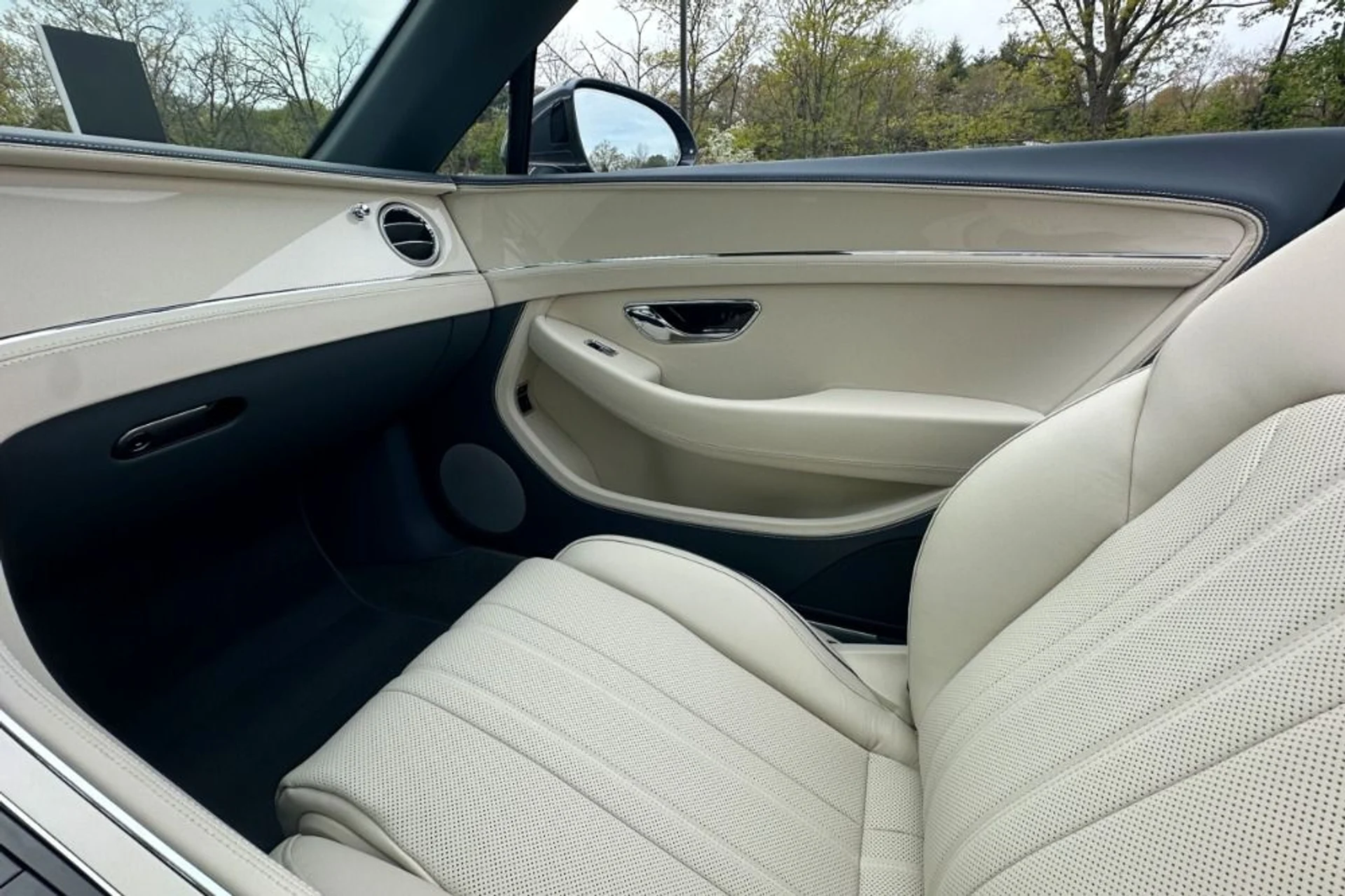 mph011_1156173836_New_2026_Bentley_Continental_GT_GTC_1777983320_8a7cf6dac6
