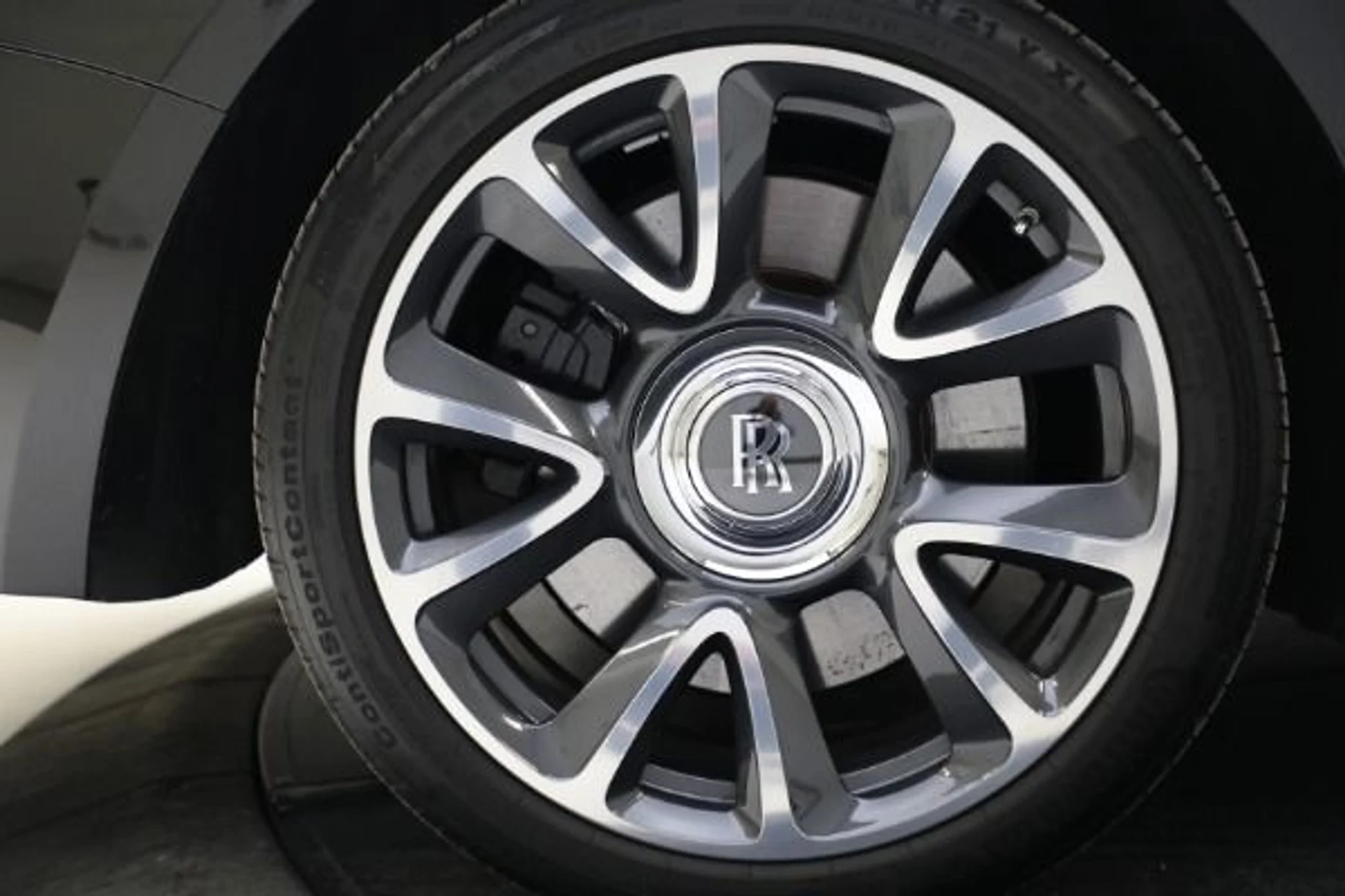 mph011_1158412447_Used_2018_Rolls_Royce_Wraith_f5b8a4c385