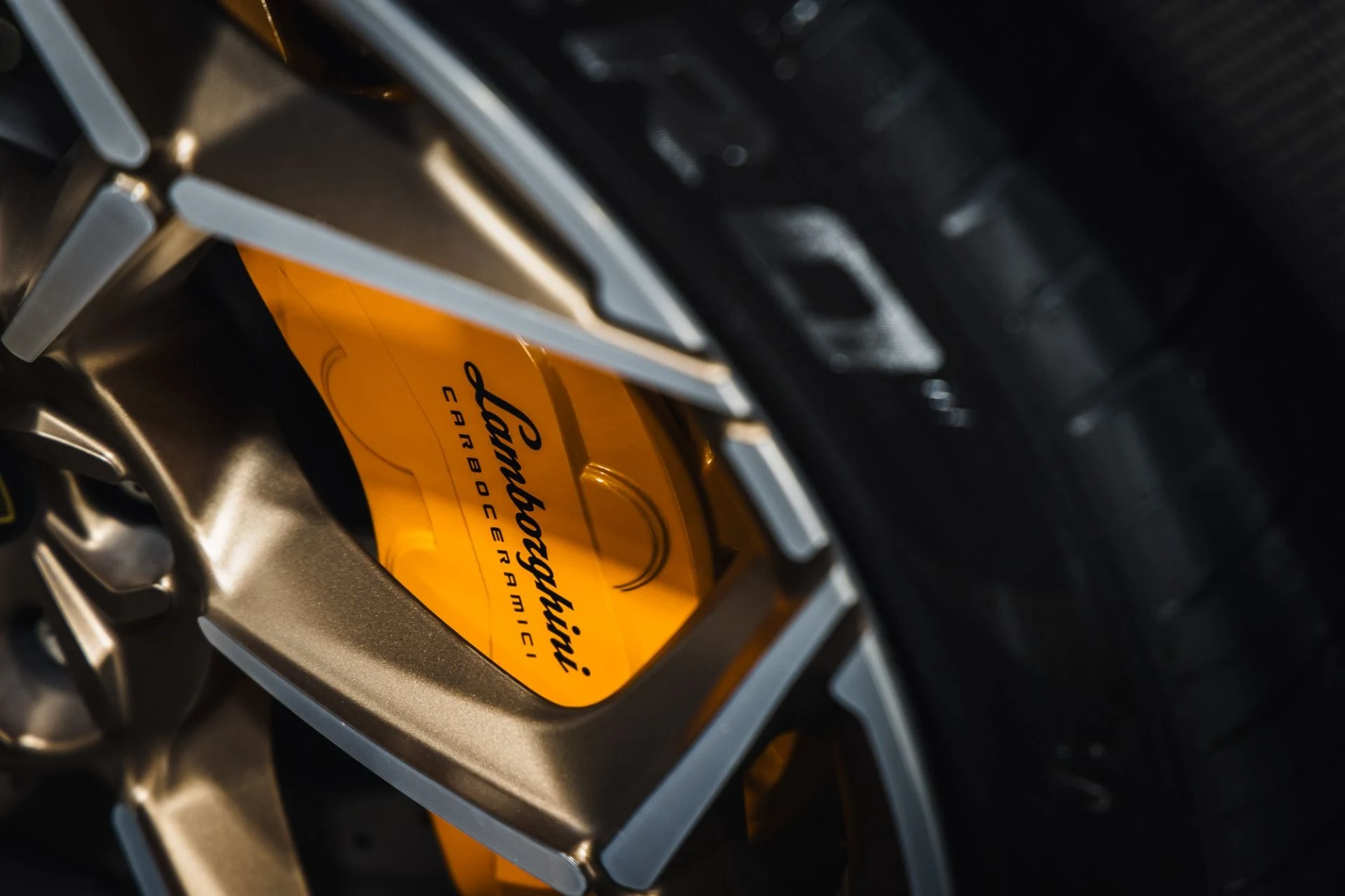 mph011_1170417401_Used_2023_Lamborghini_Urus_Performante_1775866917_d0488e1d4d