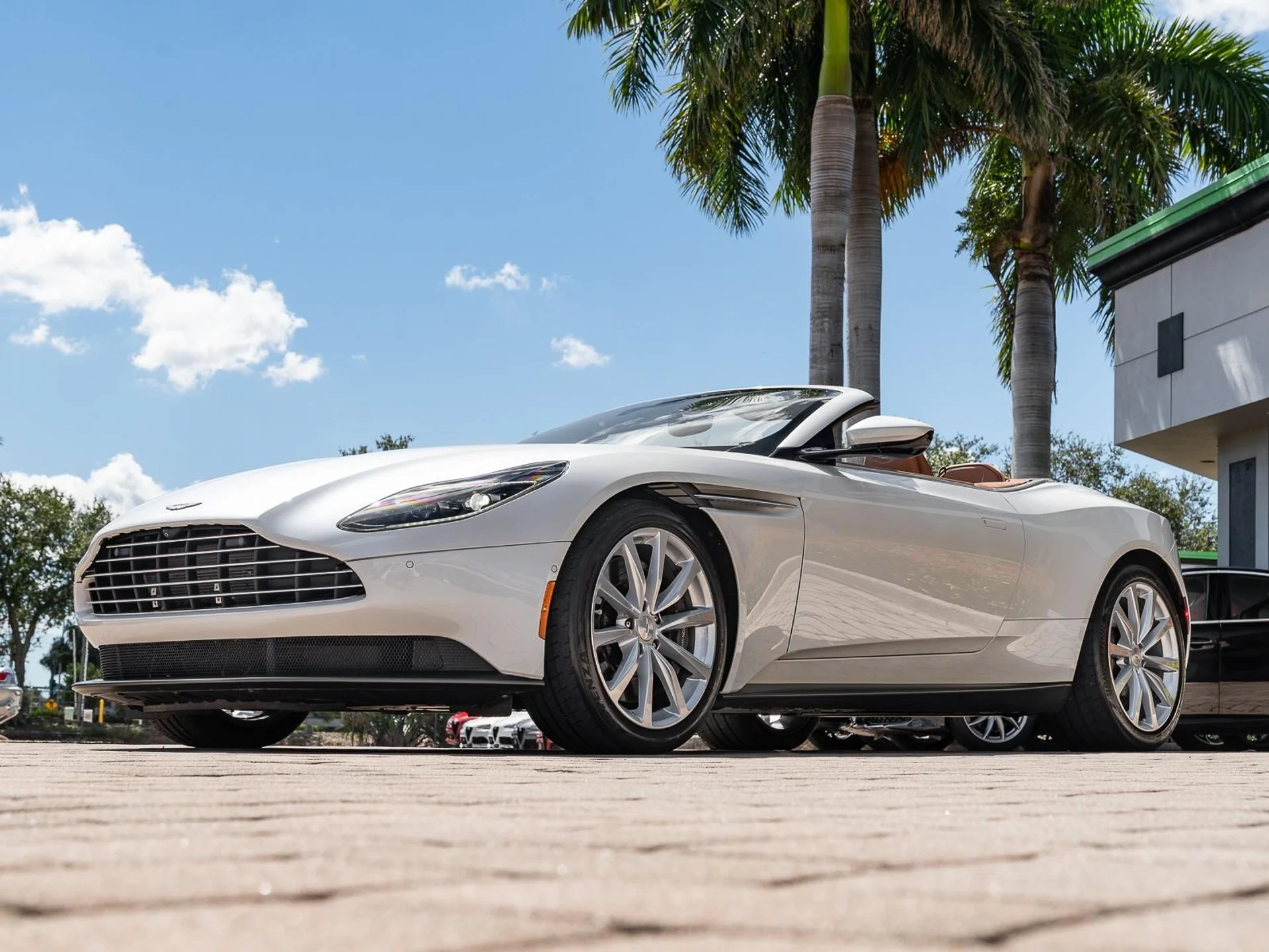 mph011_1174371262_Used_2019_Aston_Martin_DB_11_1760731519_8117266528