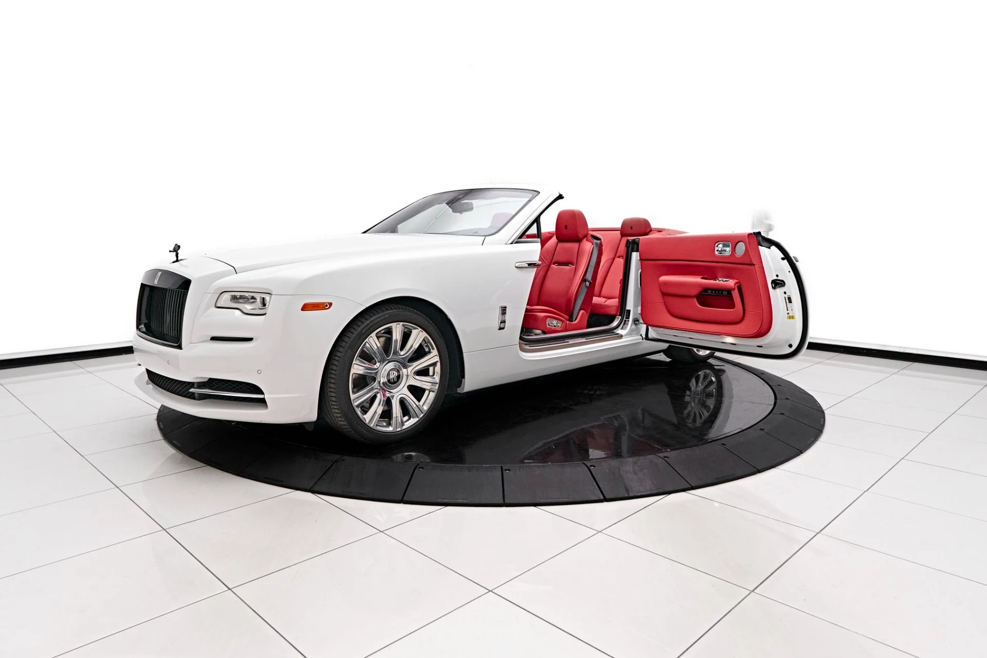 mph011_1175710763_Used_2018_Rolls_Royce_Dawn_Base_1722633895_dbcadca630