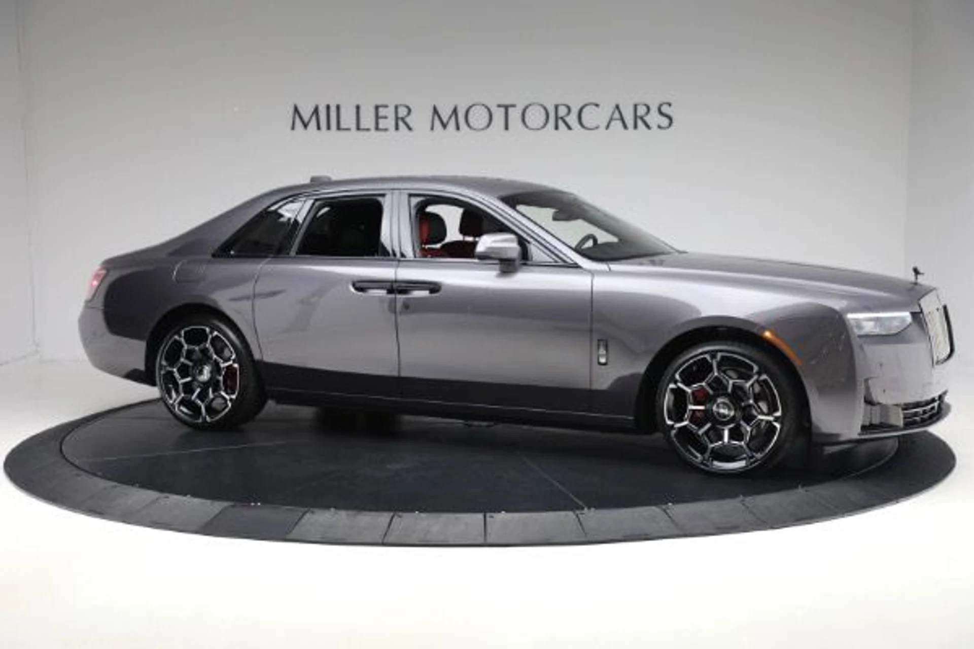 mph011_1176978945_New_2025_Rolls_Royce_Black_Badge_Ghost_3a7c529224