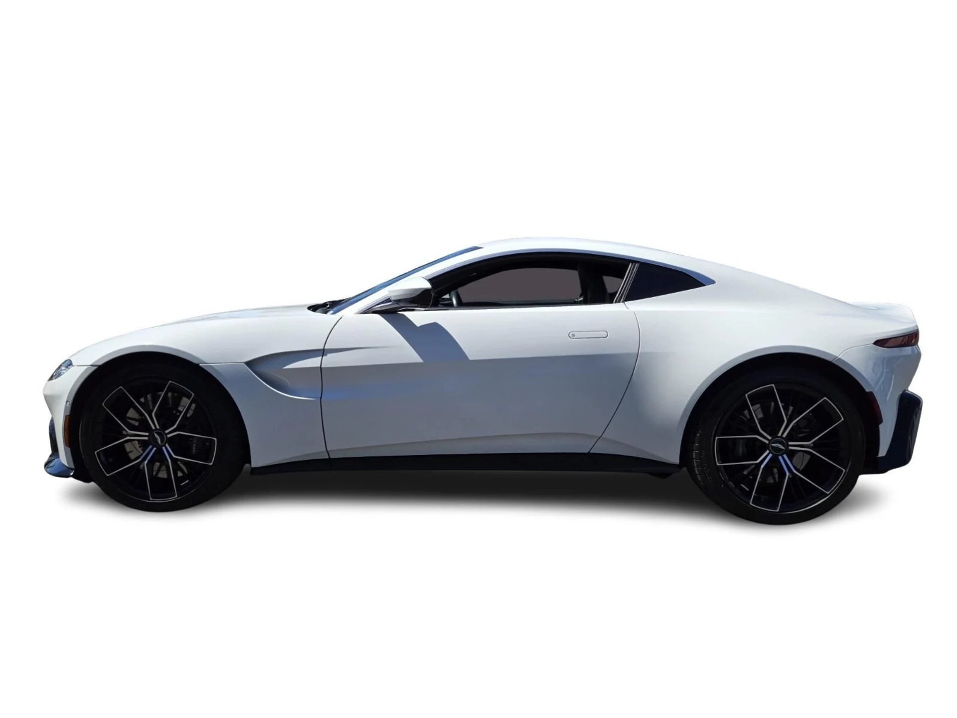 mph011_1179421939_Used_2022_Aston_Martin_Vantage_1757574531_1df9bcce8d