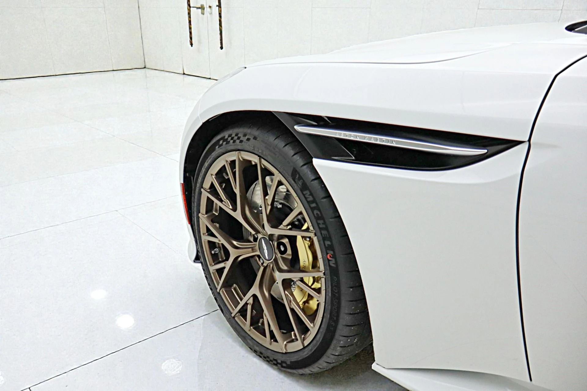 mph011_1180481391_New_2026_Aston_Martin_DB_12_Volante_a8e30e2d9f