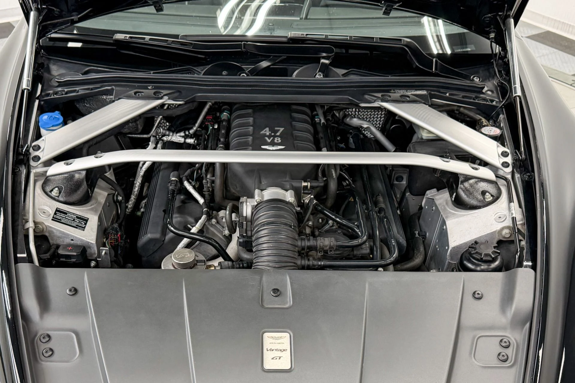 mph011_1180973292_Used_2015_Aston_Martin_V8_Vantage_GT_6_Speed_Manual_Two_Tone_Bodywork_1782240844_15ee3c8d4f
