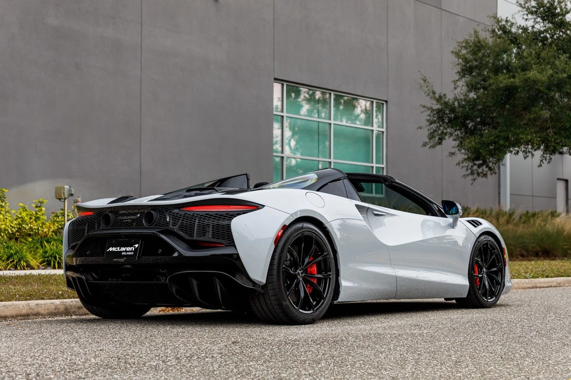 mph011_1183521977_446_p12_l_3d77e17b4e