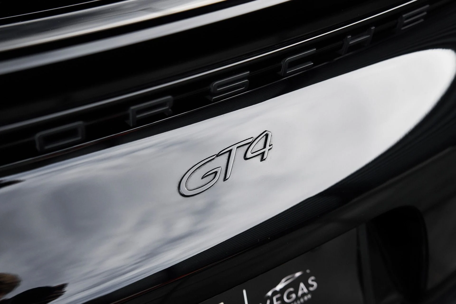 mph011_1201318496_Used_2020_Porsche_718_Cayman_GT_4_1763019547_7e10b4c9ec