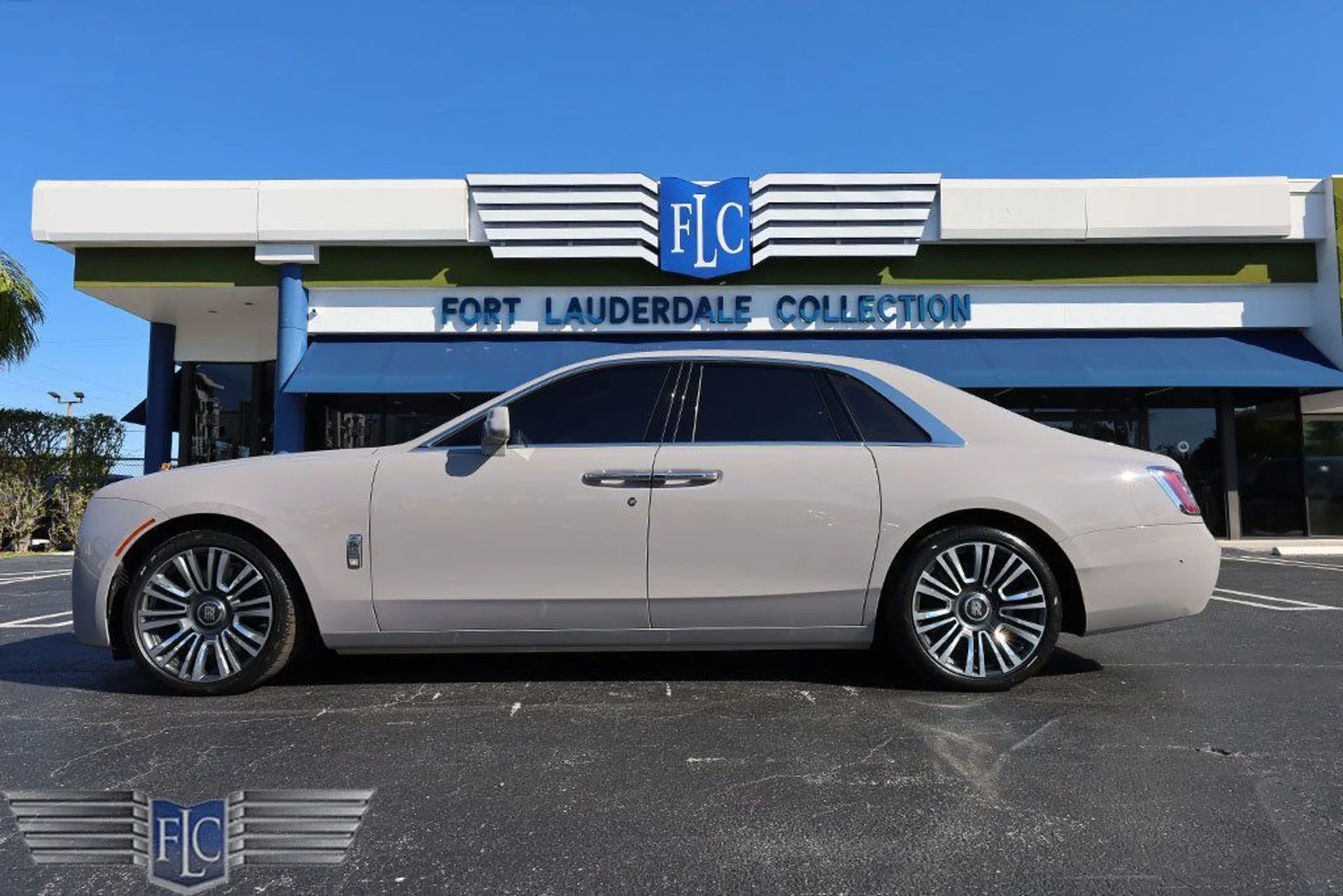 mph011_1202271390_used_2021_rolls_royce_ghost_sedan_6305_22950385_12_1024_61ea280519