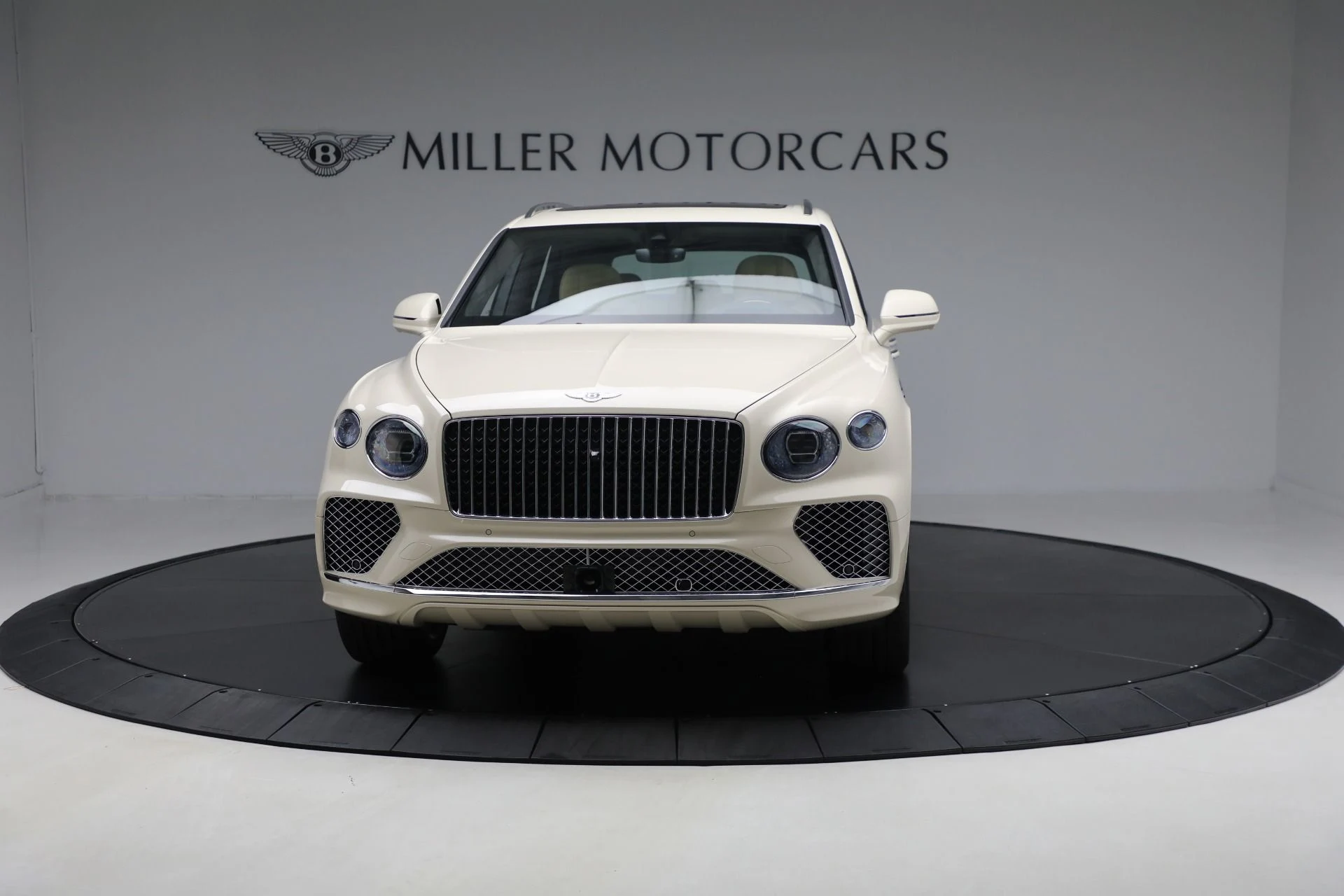 mph011_1214619813_New_2025_Bentley_Bentayga_Azure_V8_a7ea59547a
