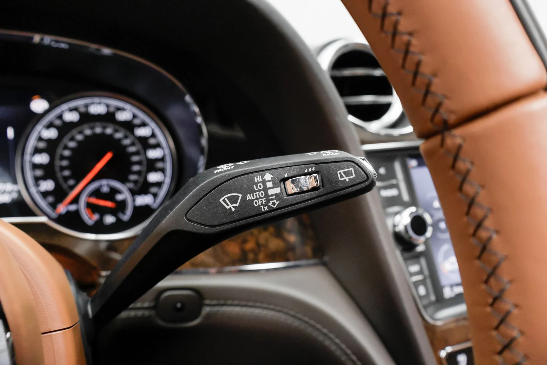 mph011_1221225536_Used_2020_Bentley_Bentayga_V8_1761664862_e33ad7a6aa