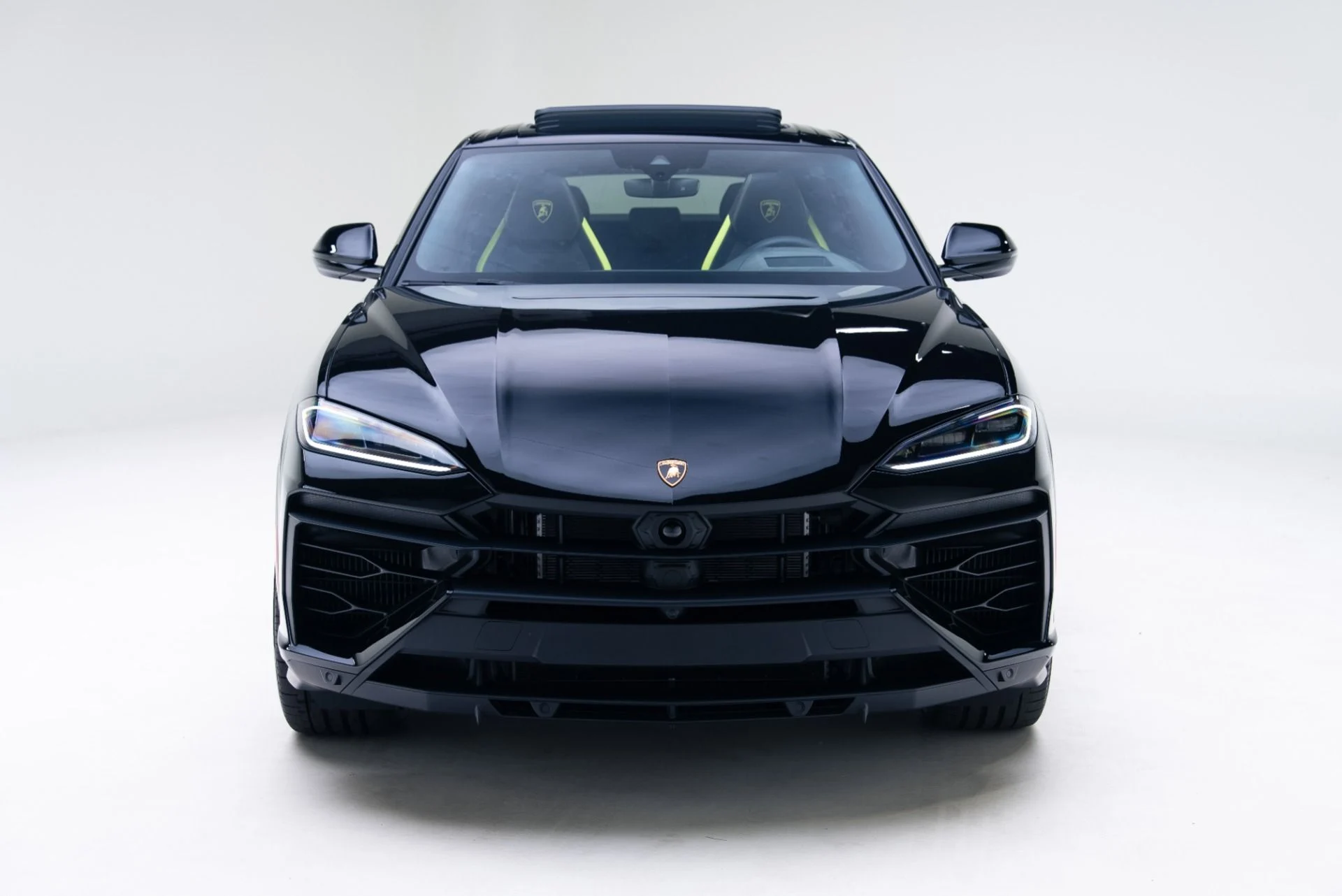 mph011_1222769037_Used_2025_Lamborghini_Urus_SE_1767912107_2ce92dee01