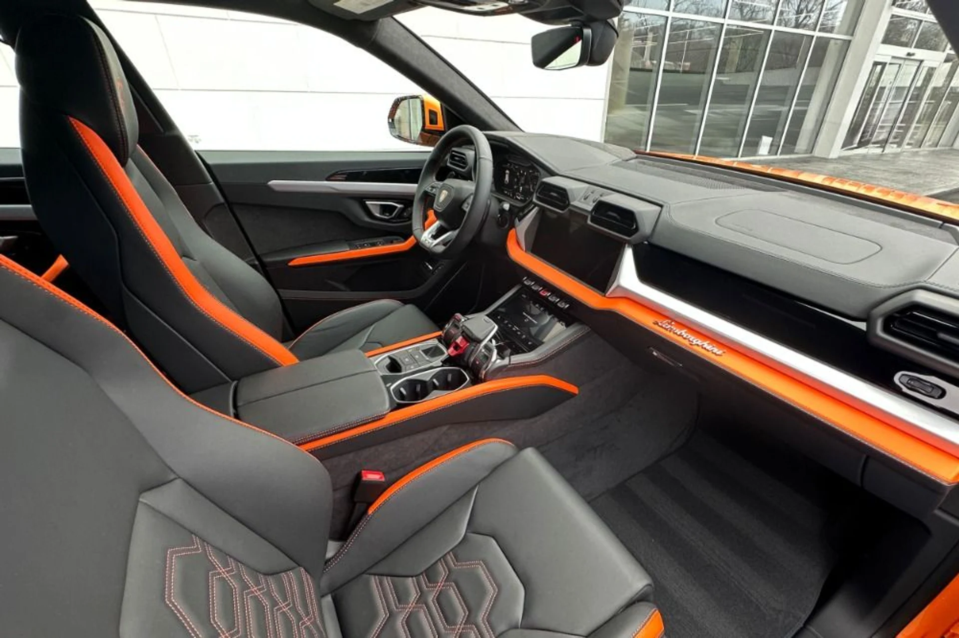 mph011_1223516765_New_2026_Lamborghini_Urus_SE_1776108765_05dc41bc4e