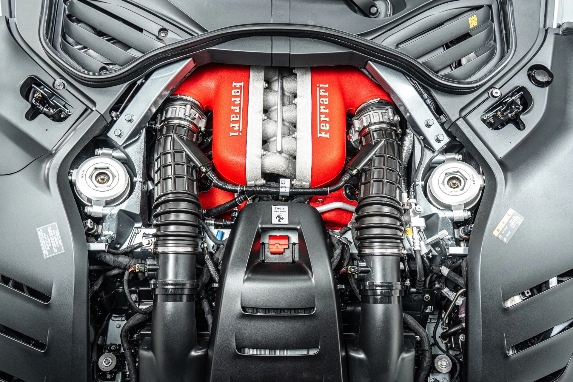 mph011_1227748026_Used_2025_Ferrari_Purosangue_1781820136_11a403989c