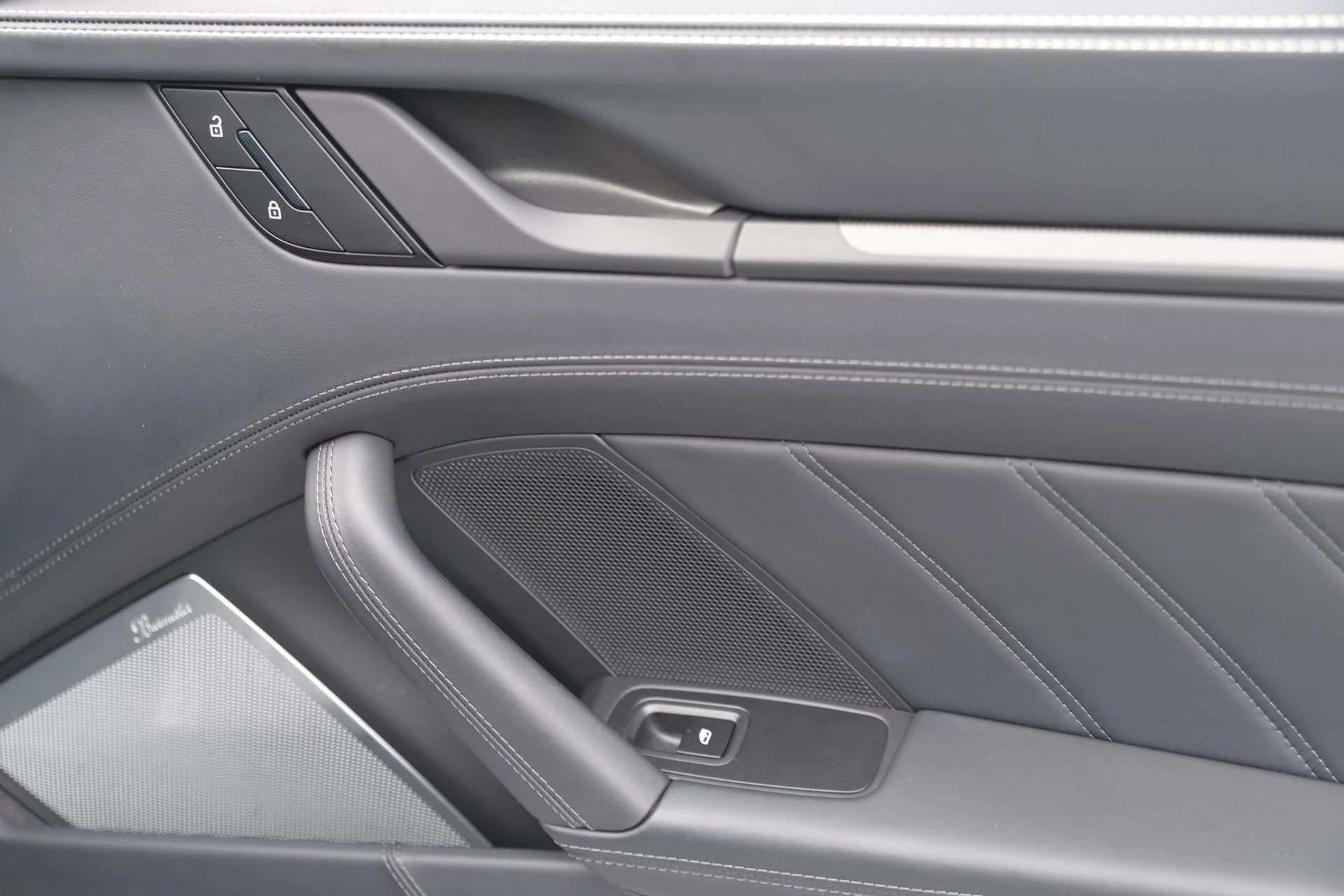 mph011_1227892795_53e35282deebca42b0586115ad1f643ax_183fbf0785