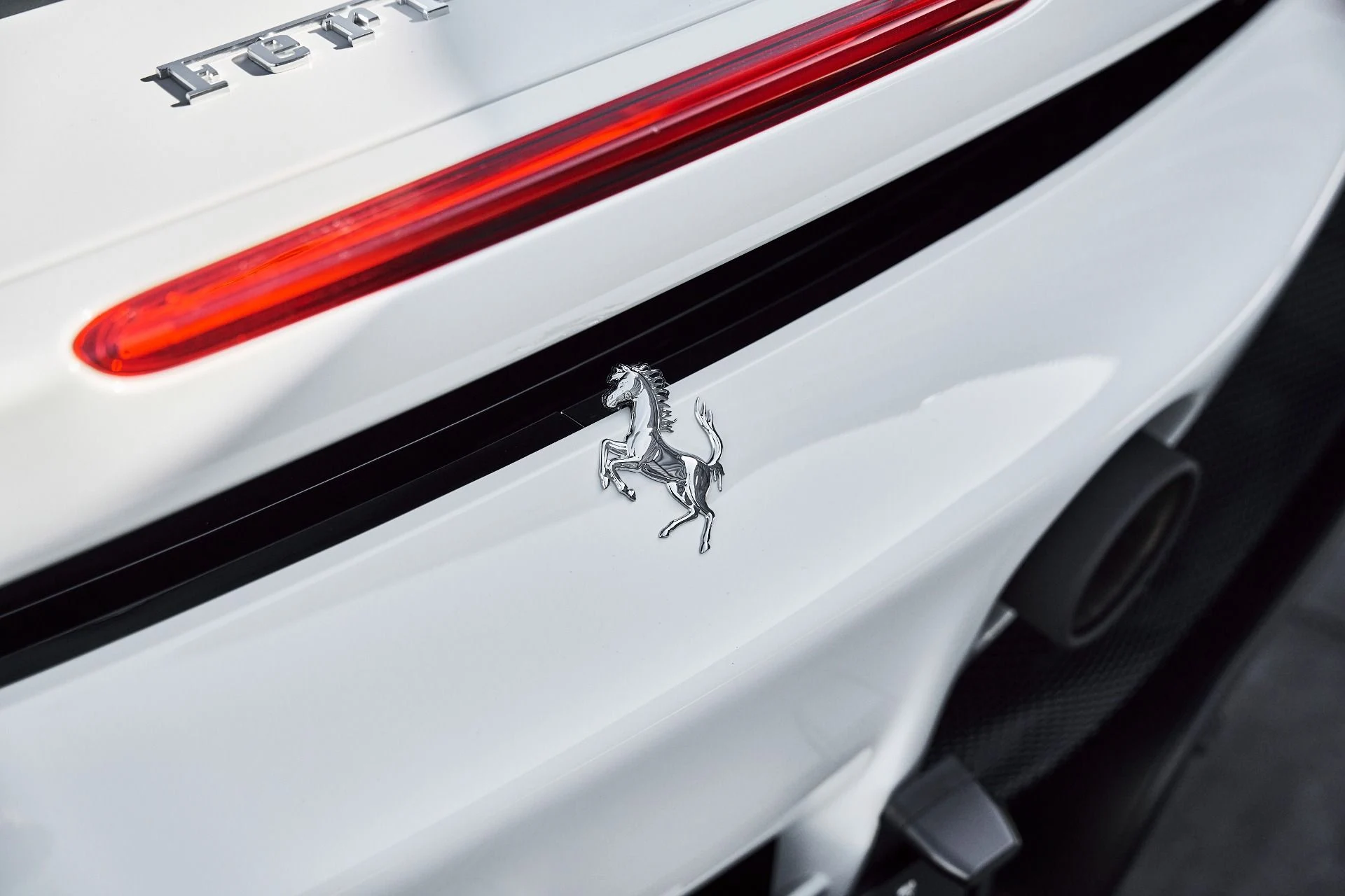 mph011_1232648752_Used_2025_Ferrari_SF_90_Spider_Base_1776876544_1a7d9c4738