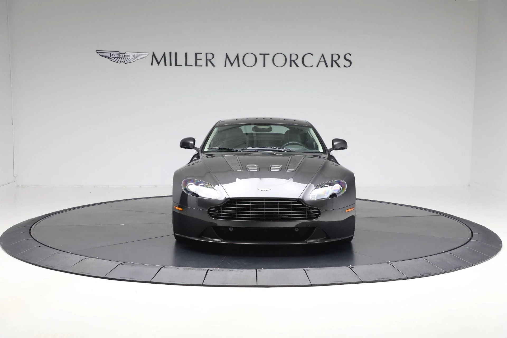 mph011_1237672240_Used_2011_Aston_Martin_V12_Vantage_d4809f7391