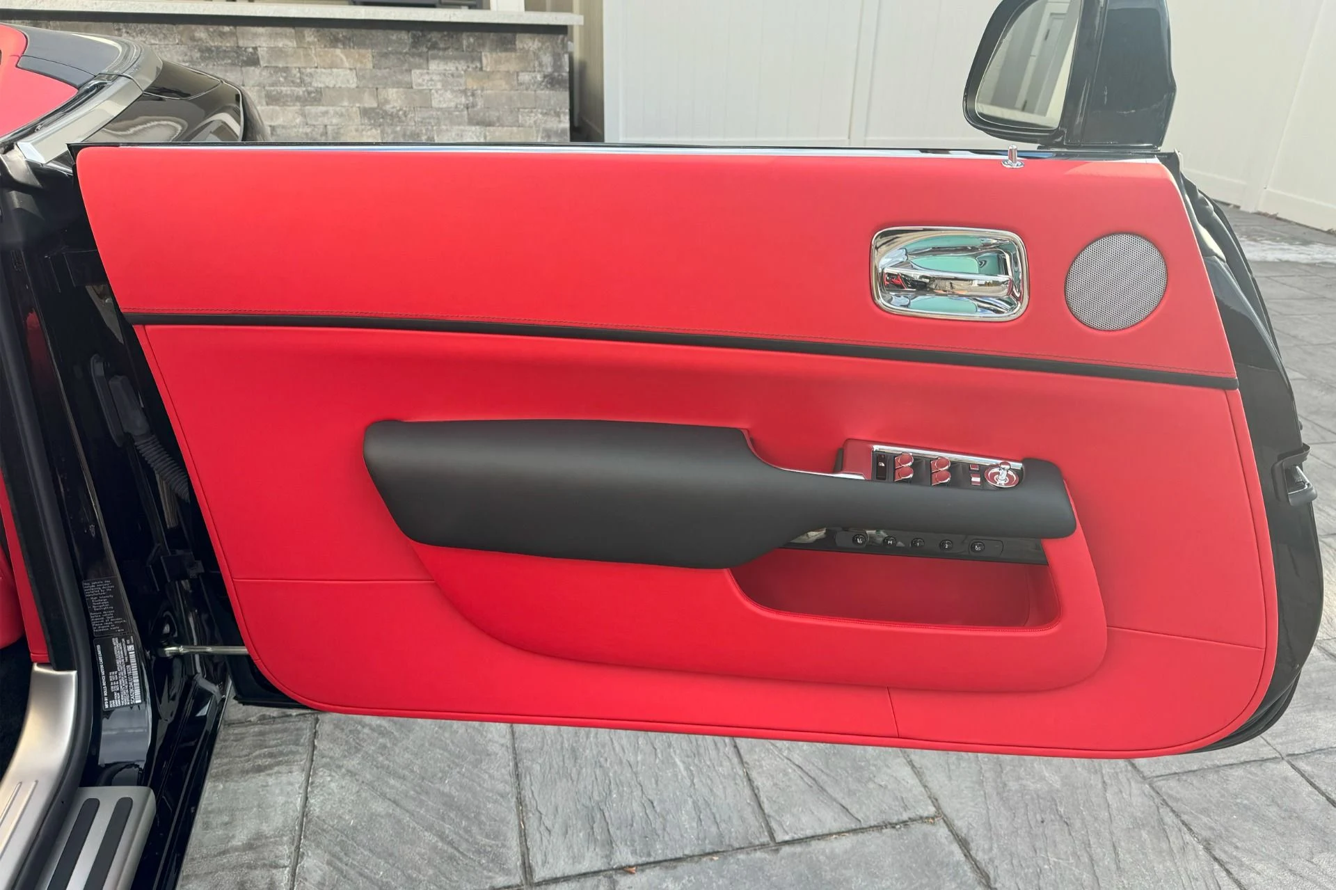 mph011_1254236264_Used_2020_Rolls_Royce_Dawn_1738172030_8a6c9a961e