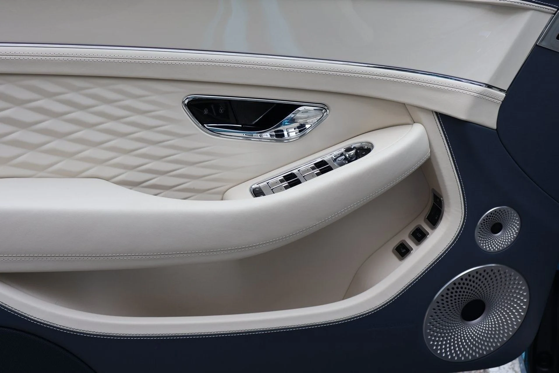 mph011_1288923266_12_b2a774efb9