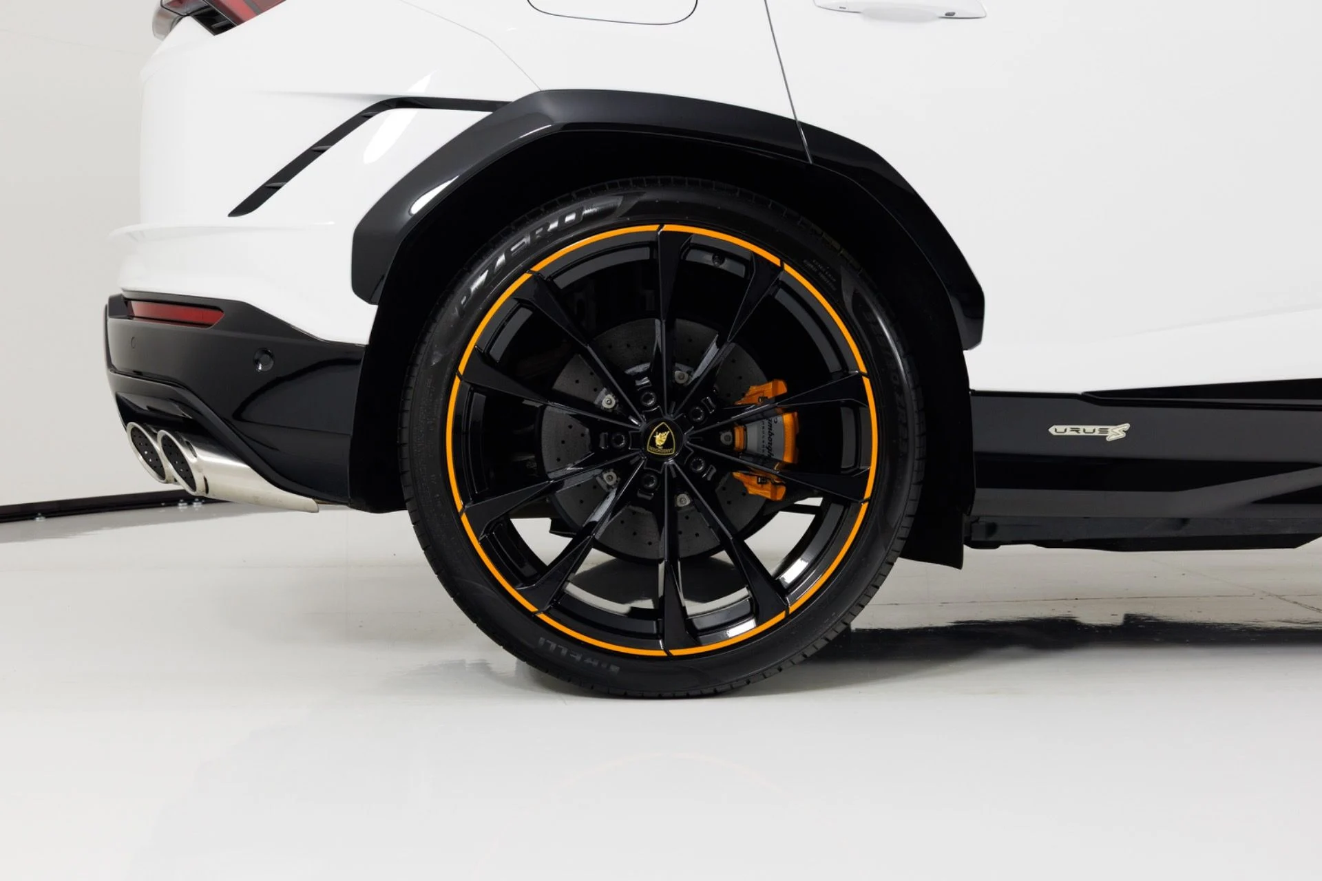 mph011_1294604688_Used_2024_Lamborghini_Urus_S_1775674860_1dd996172d