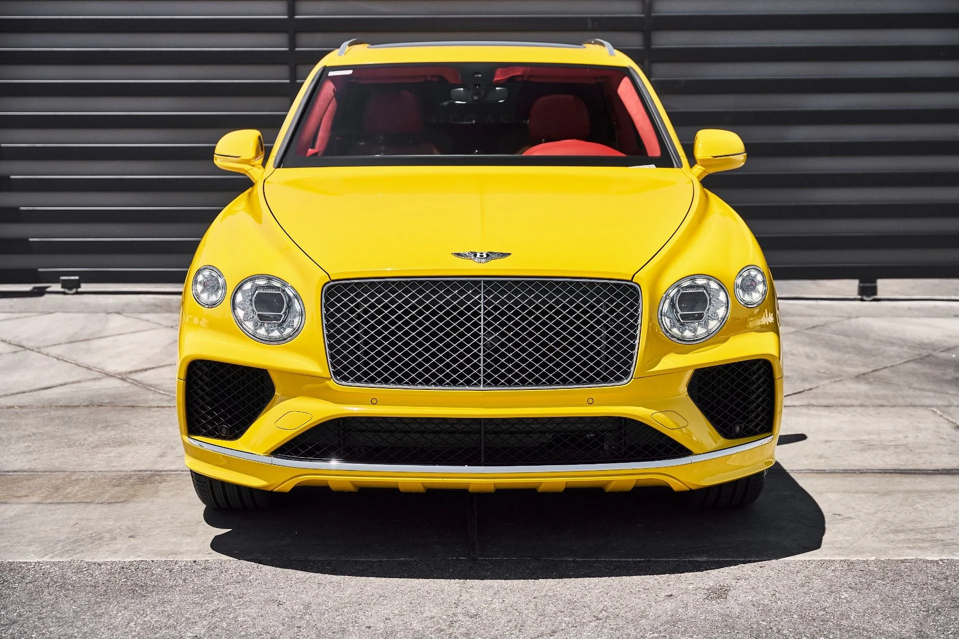 mph011_1297098004_Used_2023_Bentley_Bentayga_V8_1780708979_6faa556282