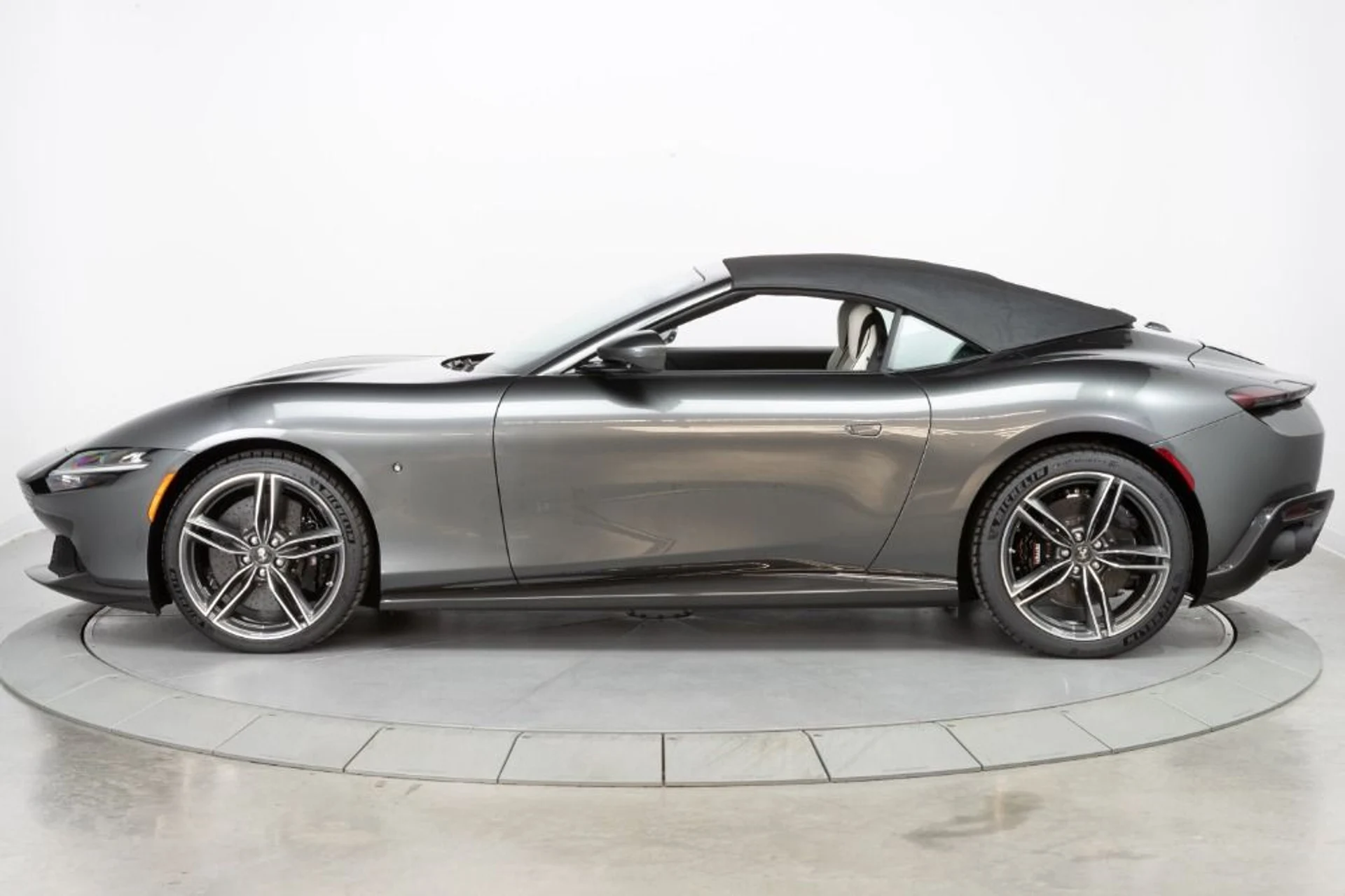 mph011_129888756_Used_2024_Ferrari_Roma_Spider_711f123b36