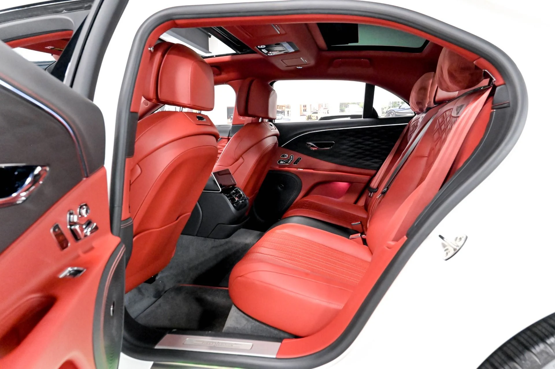 mph011_13092489_Used_2021_Bentley_Flying_Spur_W12_1781552486_06d3a0dbd6