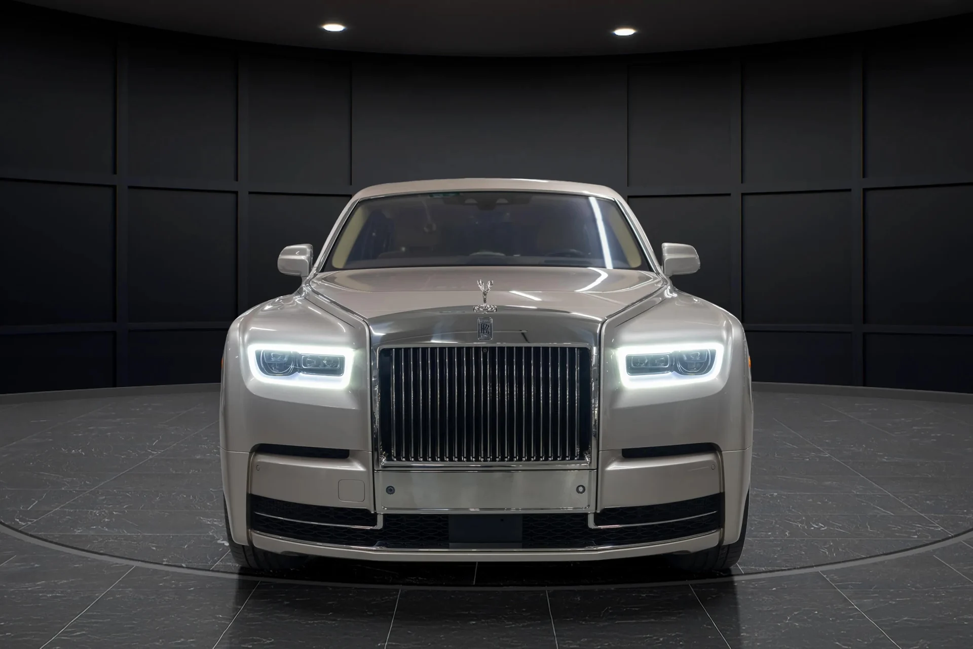 mph011_1309464434_3e4f6cb8_e445_407a_9f40_d45fd306cd8b_201920_Rolls_Royce20_Phantom2028_SCA_687_S59_KU_10466929_11_a145e16efe