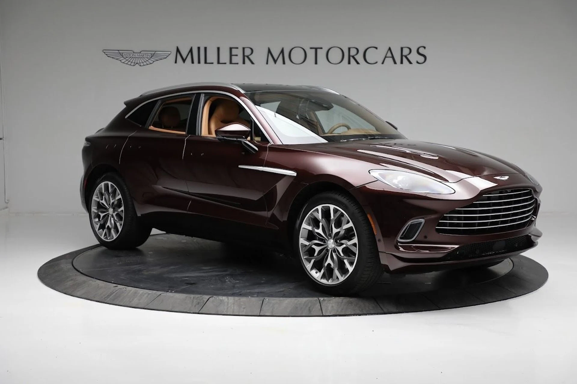 mph011_1313517963_Used_2022_Aston_Martin_DBX_84add95174