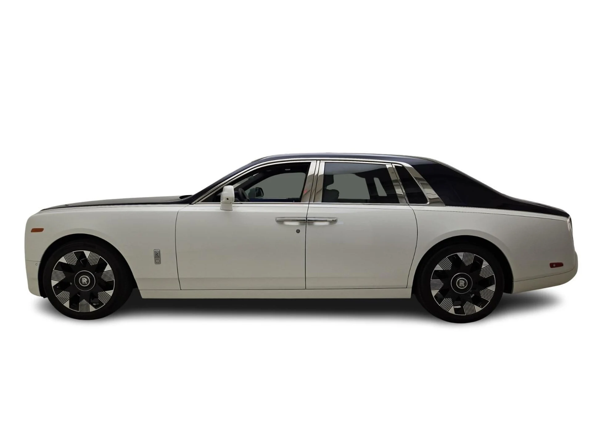 mph011_1313765845_Used_2023_Rolls_Royce_Phantom_1755413480_95760a75c3