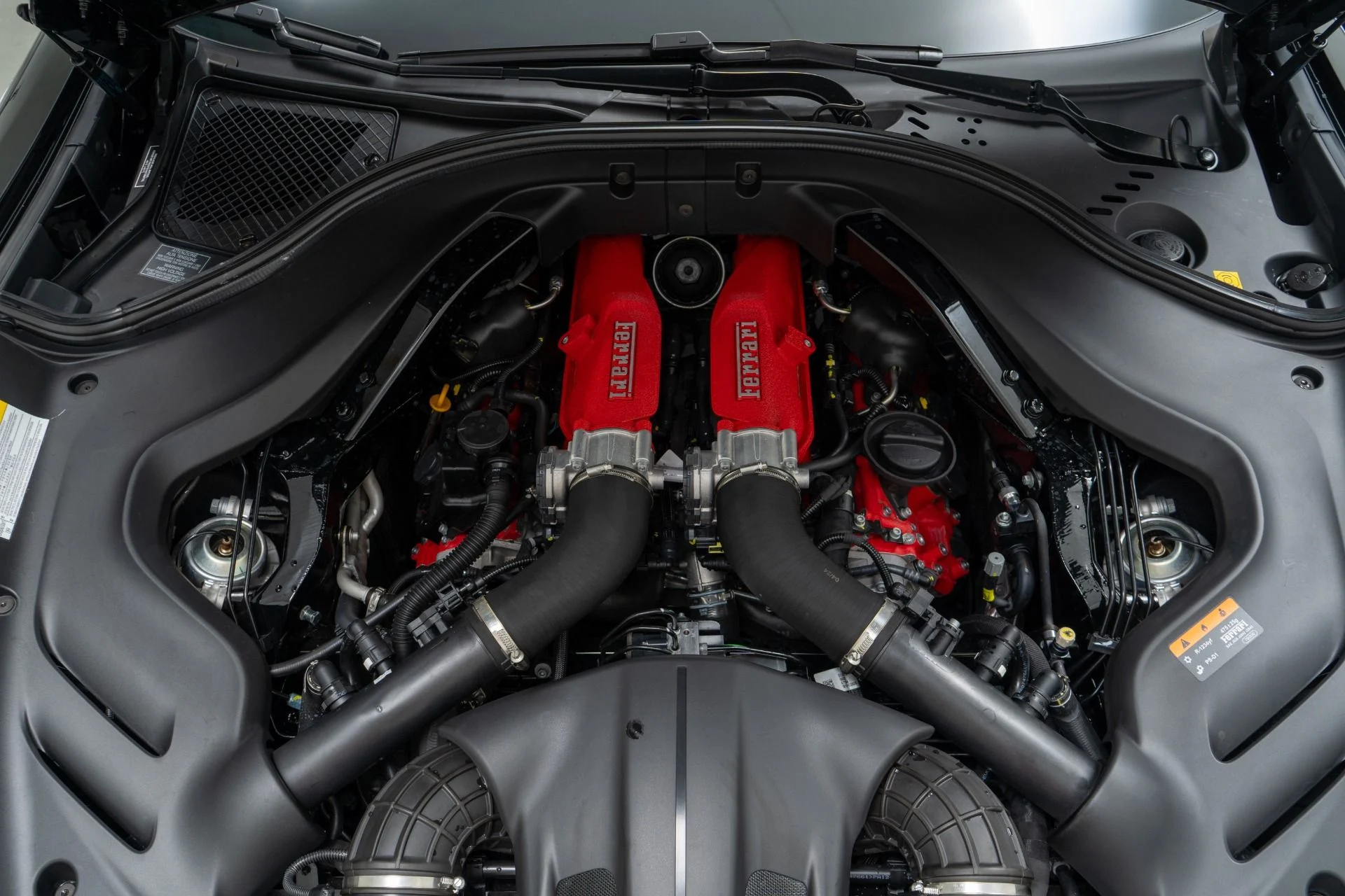 mph011_1317036660_Used_2024_Ferrari_Roma_Spider_1759261695_b363746631