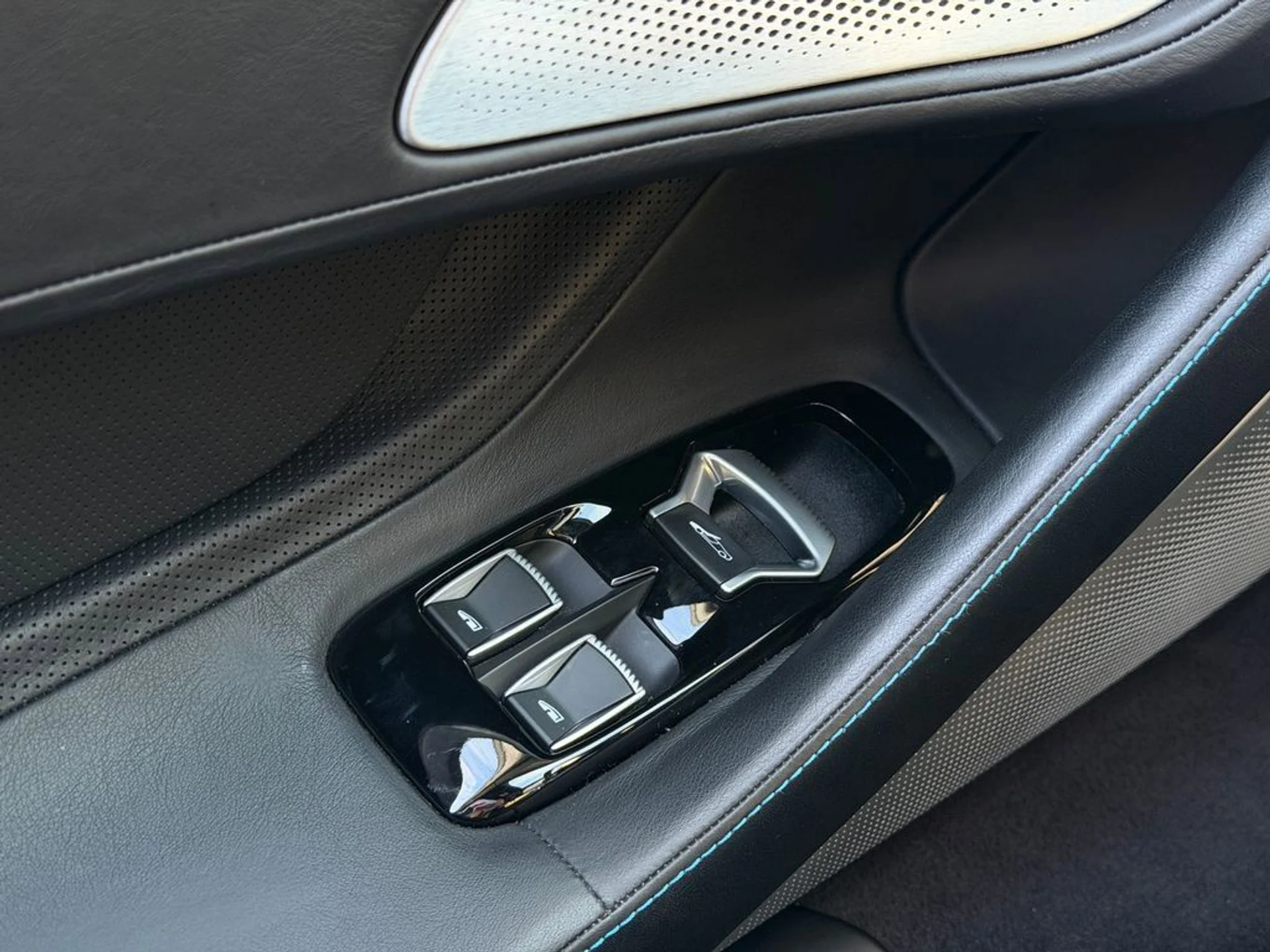 mph011_1323842297_5a8d0918676b48c79babab847b0a01bf_8eee8b3a45