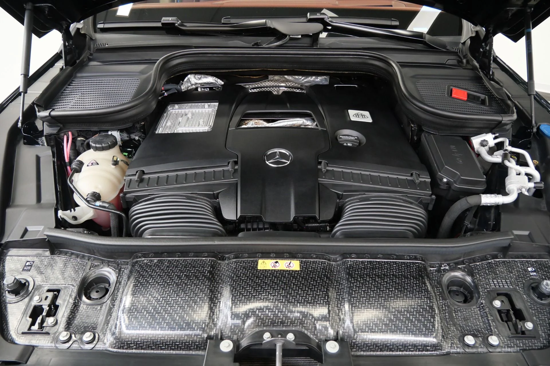 mph011_1331735991_Used_2022_Mercedes_Benz_Maybach_GLS_600_4_MATIC_Beautiful_Colors_Four_Seat_Configuration_Walnut_Trim_1776795080_73a614ac66