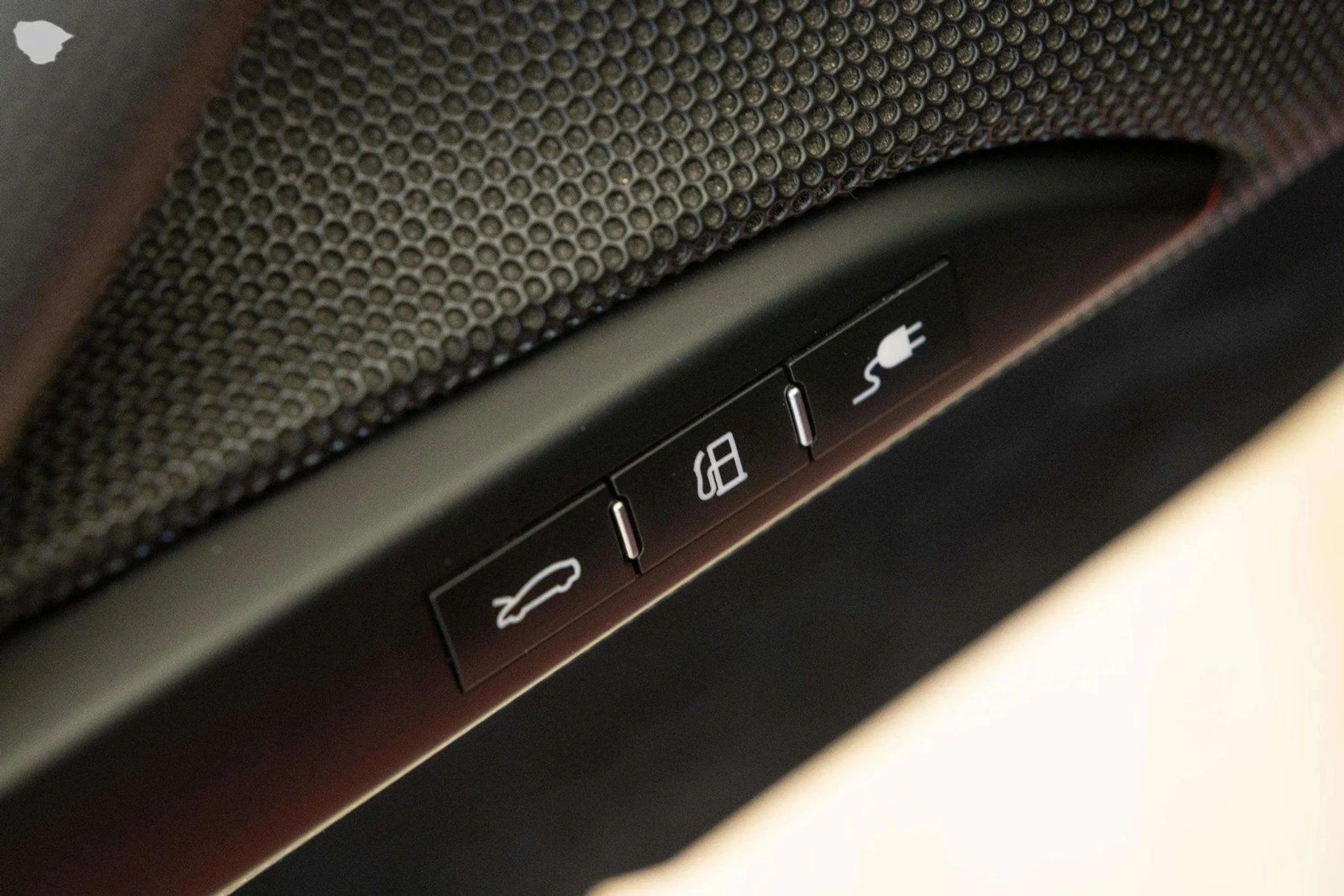 mph011_1332529772_image_12_963422113b