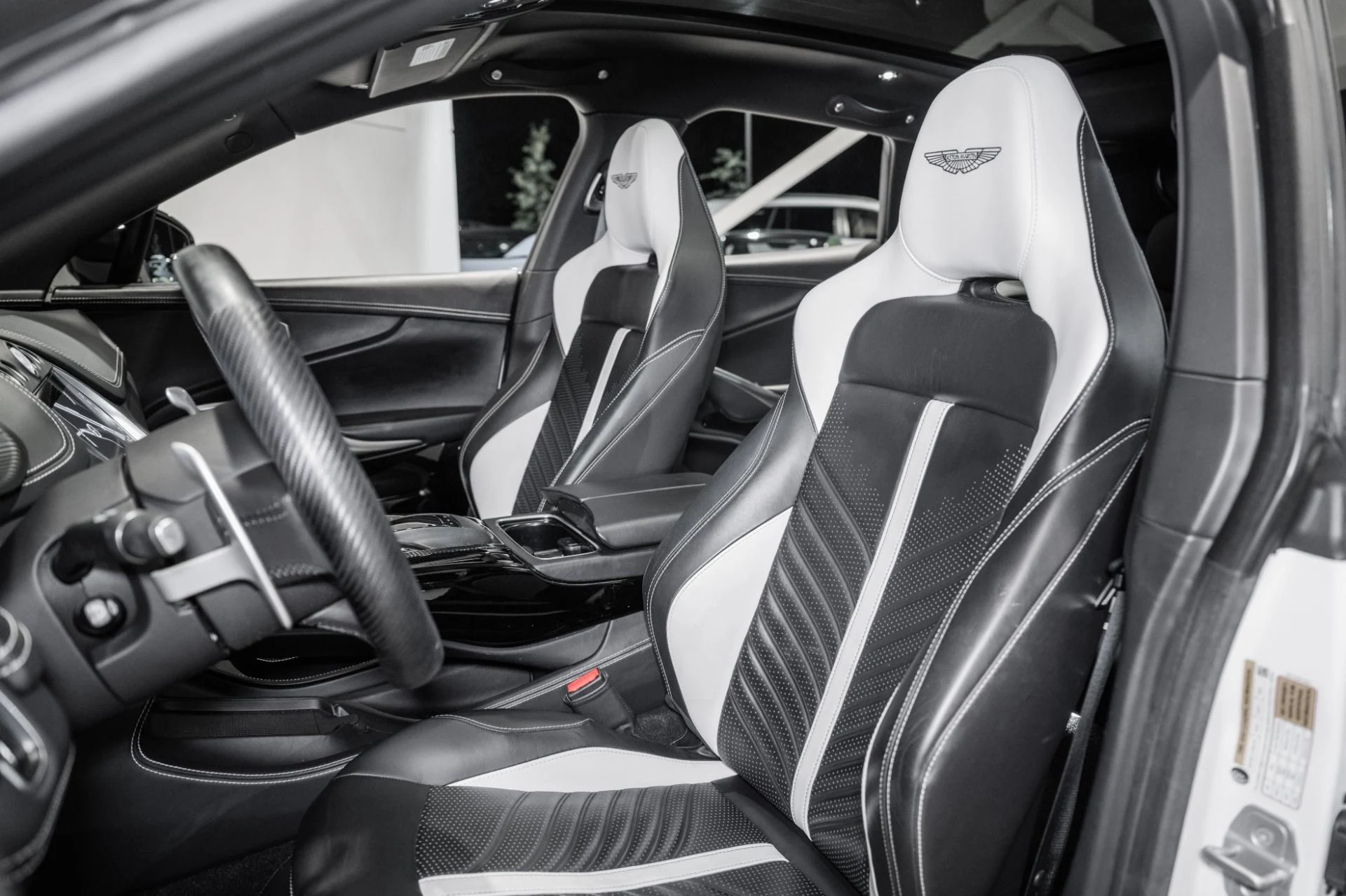 mph011_1334091521_Used_2023_Aston_Martin_DBX_707_1761749500_cf9dcbffa0