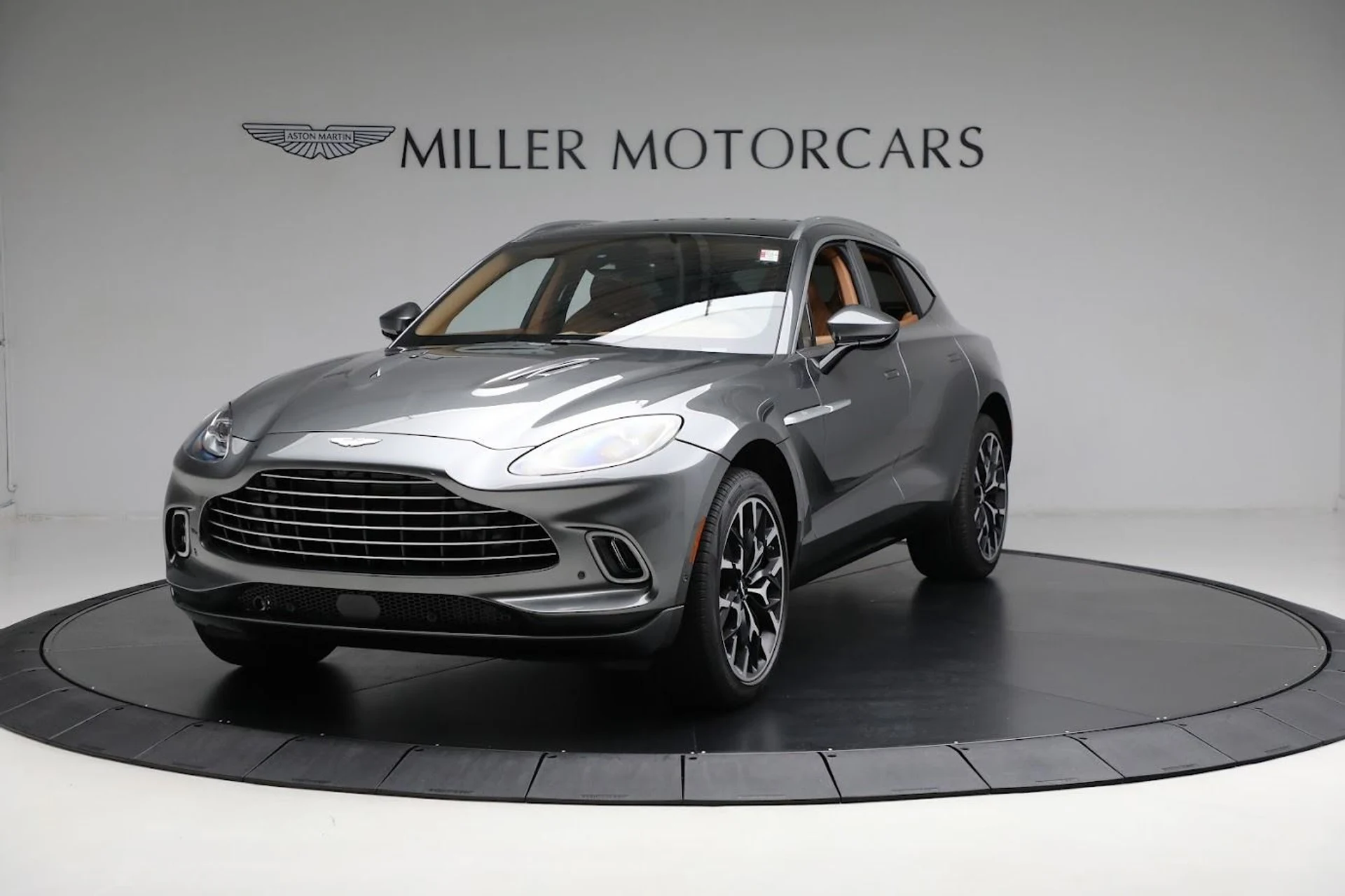 mph011_1336344368_Used_2024_Aston_Martin_DBX_1712693701_7139b3722c