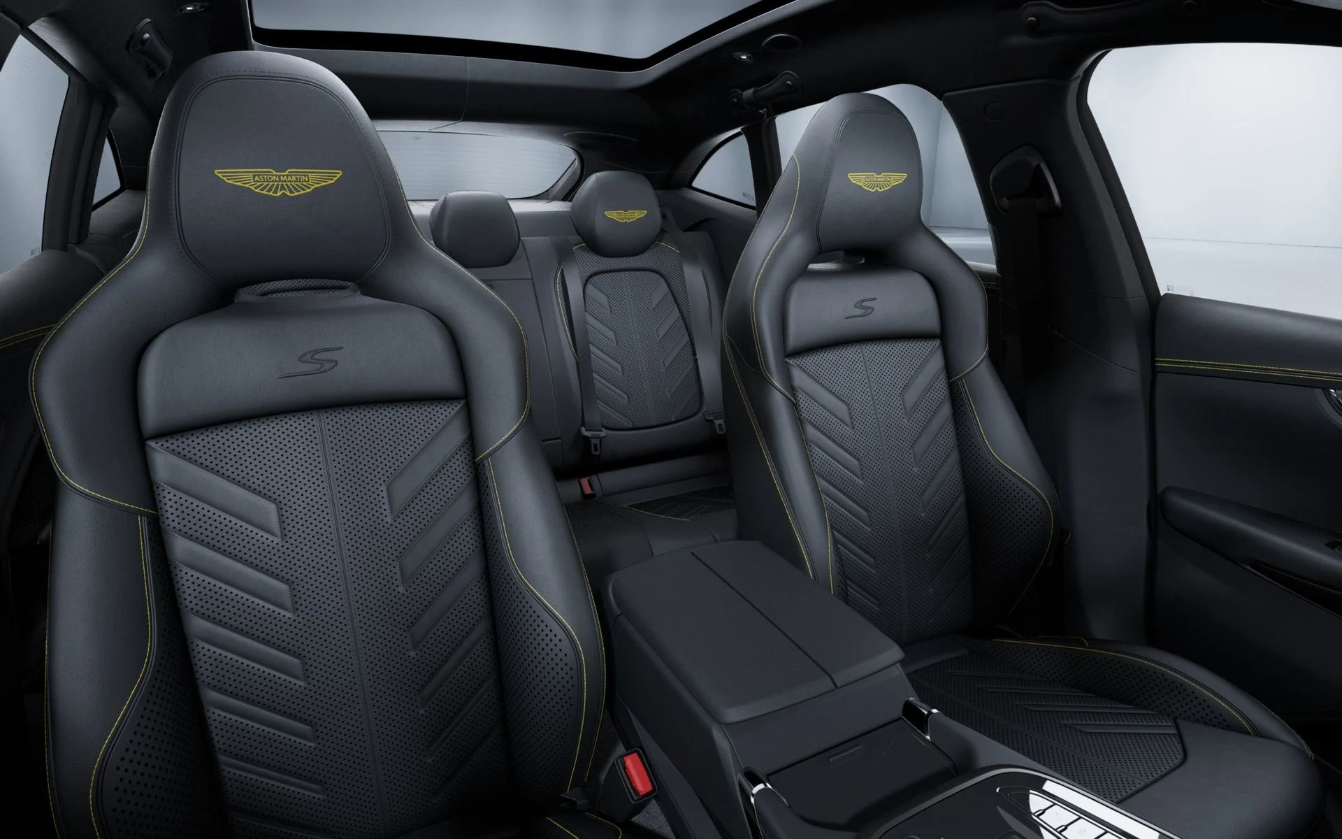 mph011_1337074533_New_2026_Aston_Martin_DBX_S_1765815362_6a6a9311c0