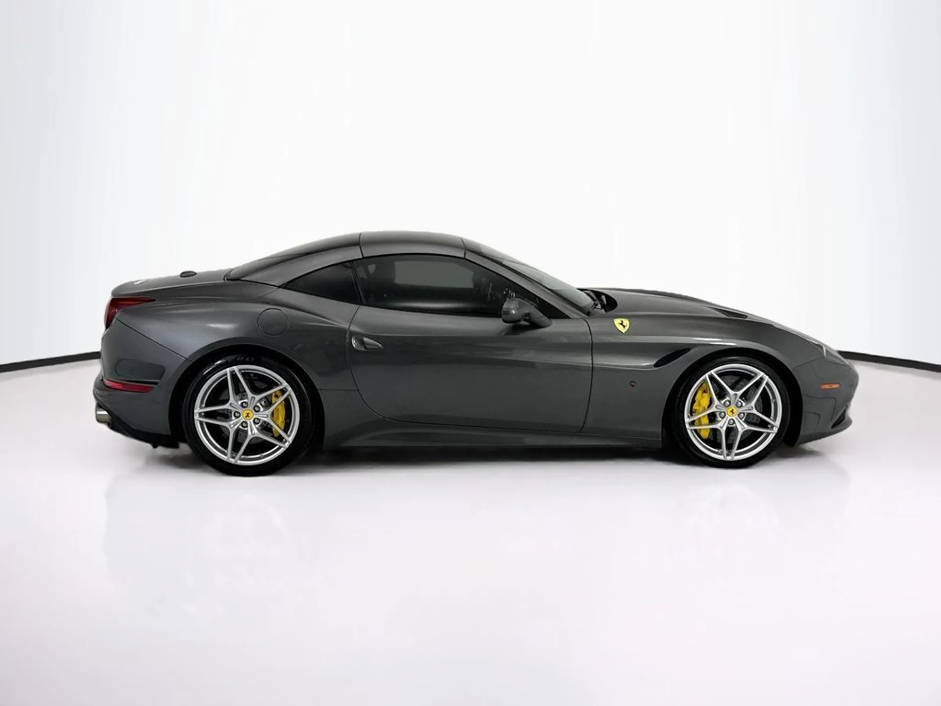 mph011_134736356_used_2015_ferrari_california_t2drconvertible_8119_23024699_12_1024_feb1137f1a